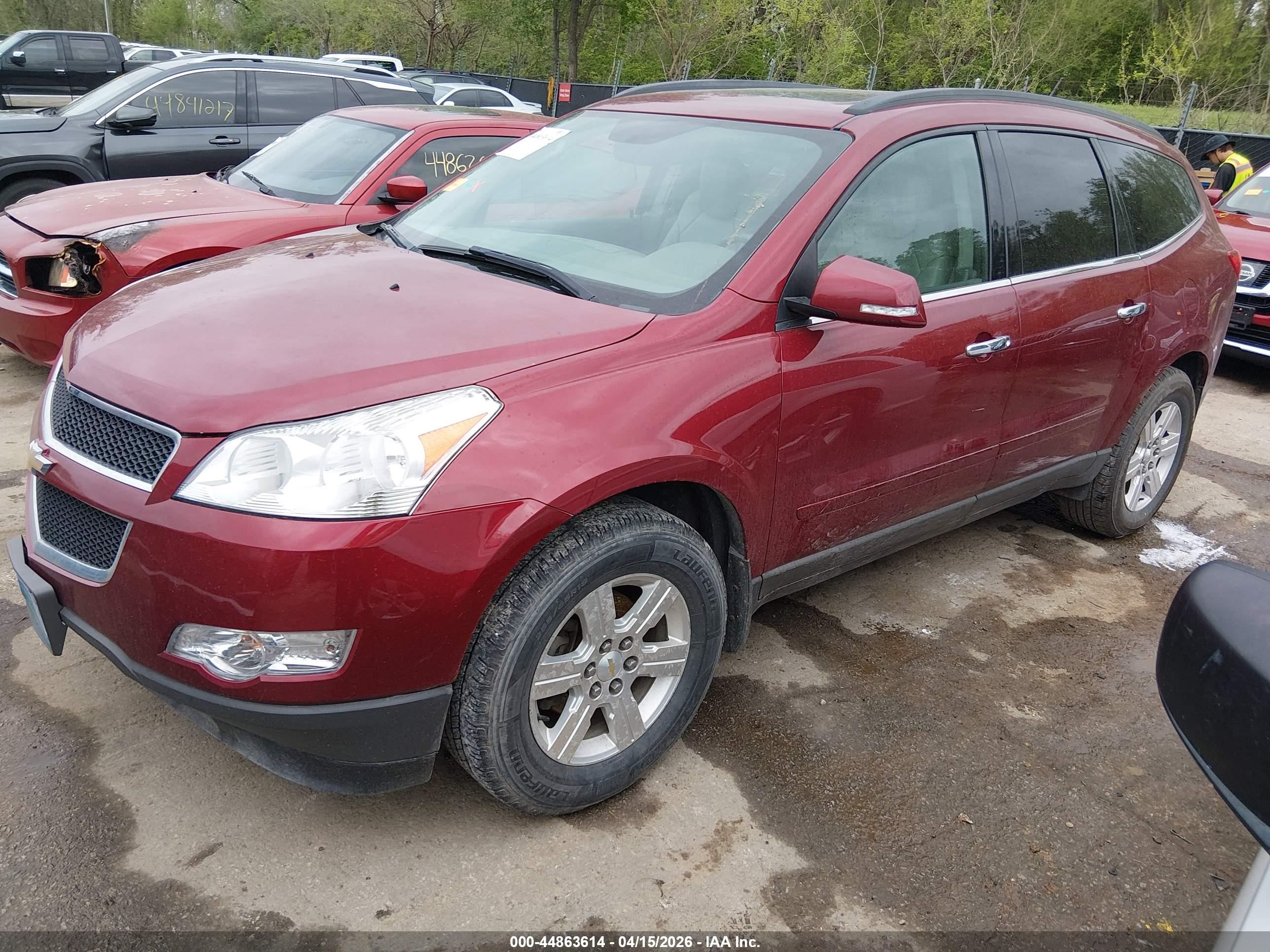 CHEVROLET TRAVERSE image 2