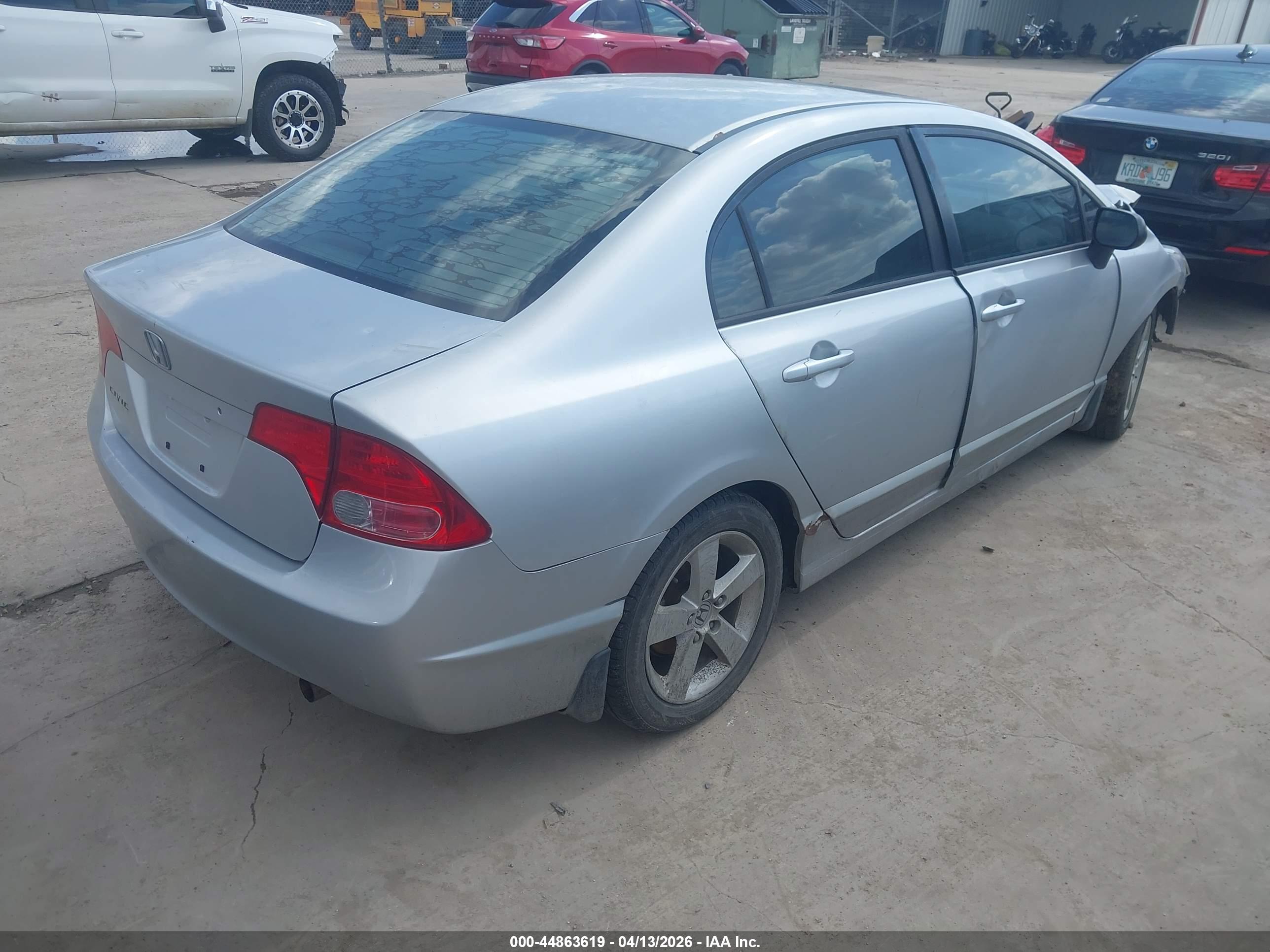 HONDA CIVIC image 4