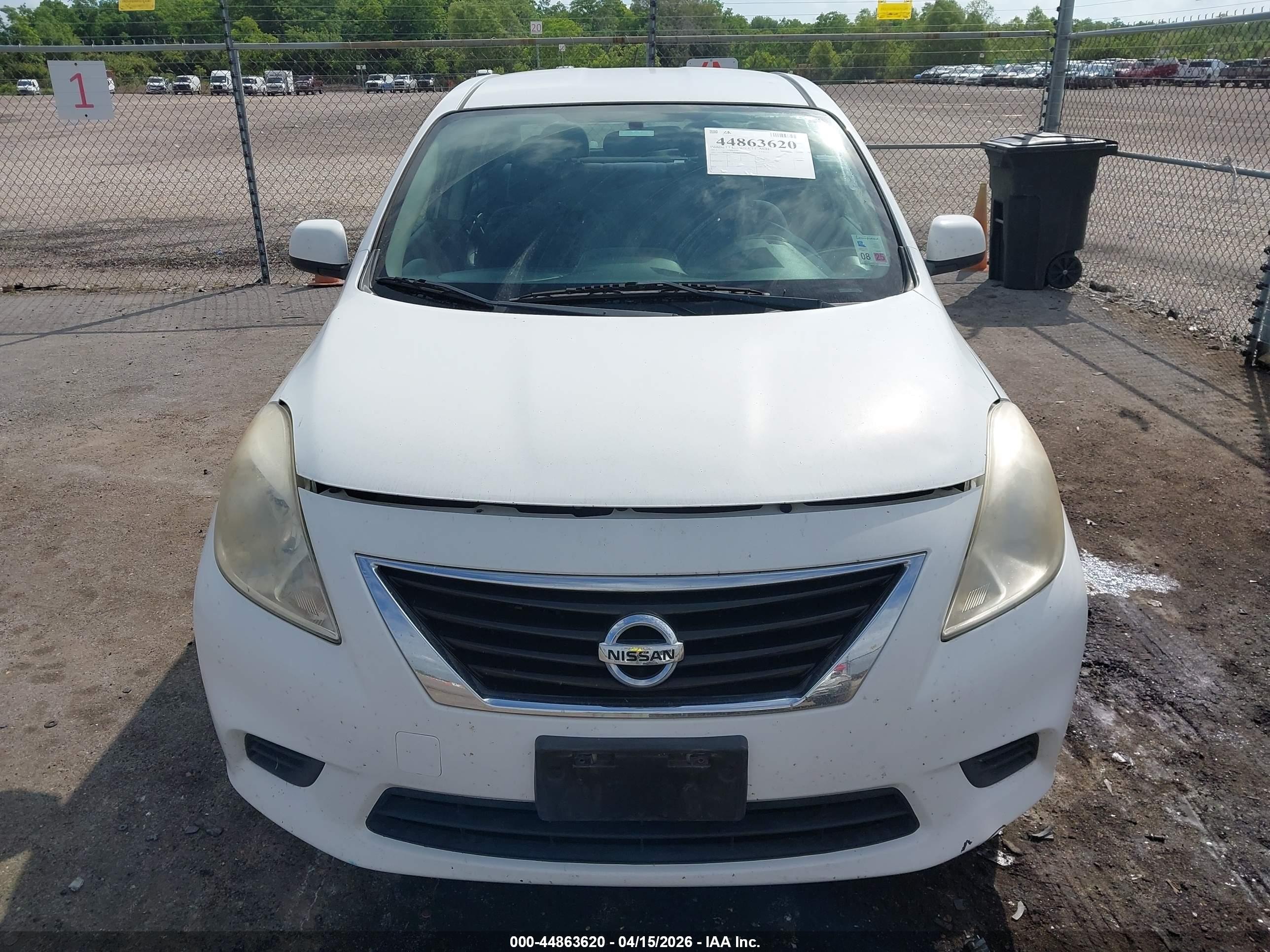 NISSAN VERSA image 6