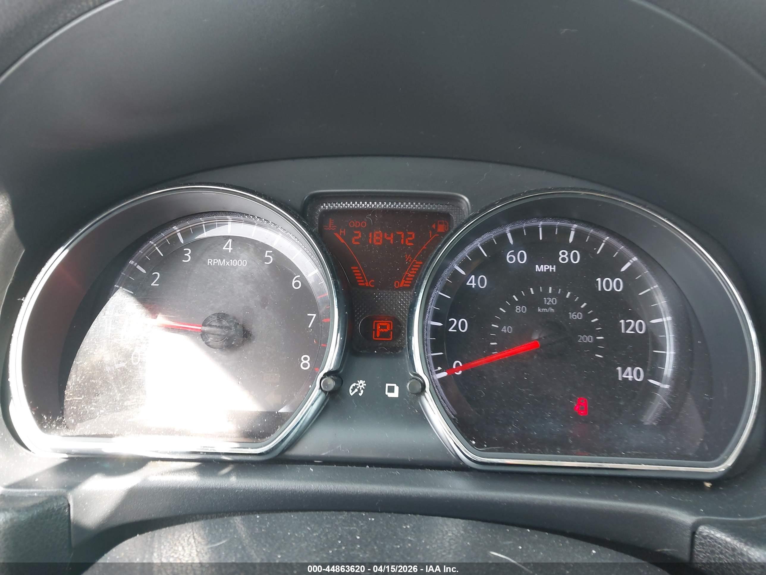NISSAN VERSA image 7