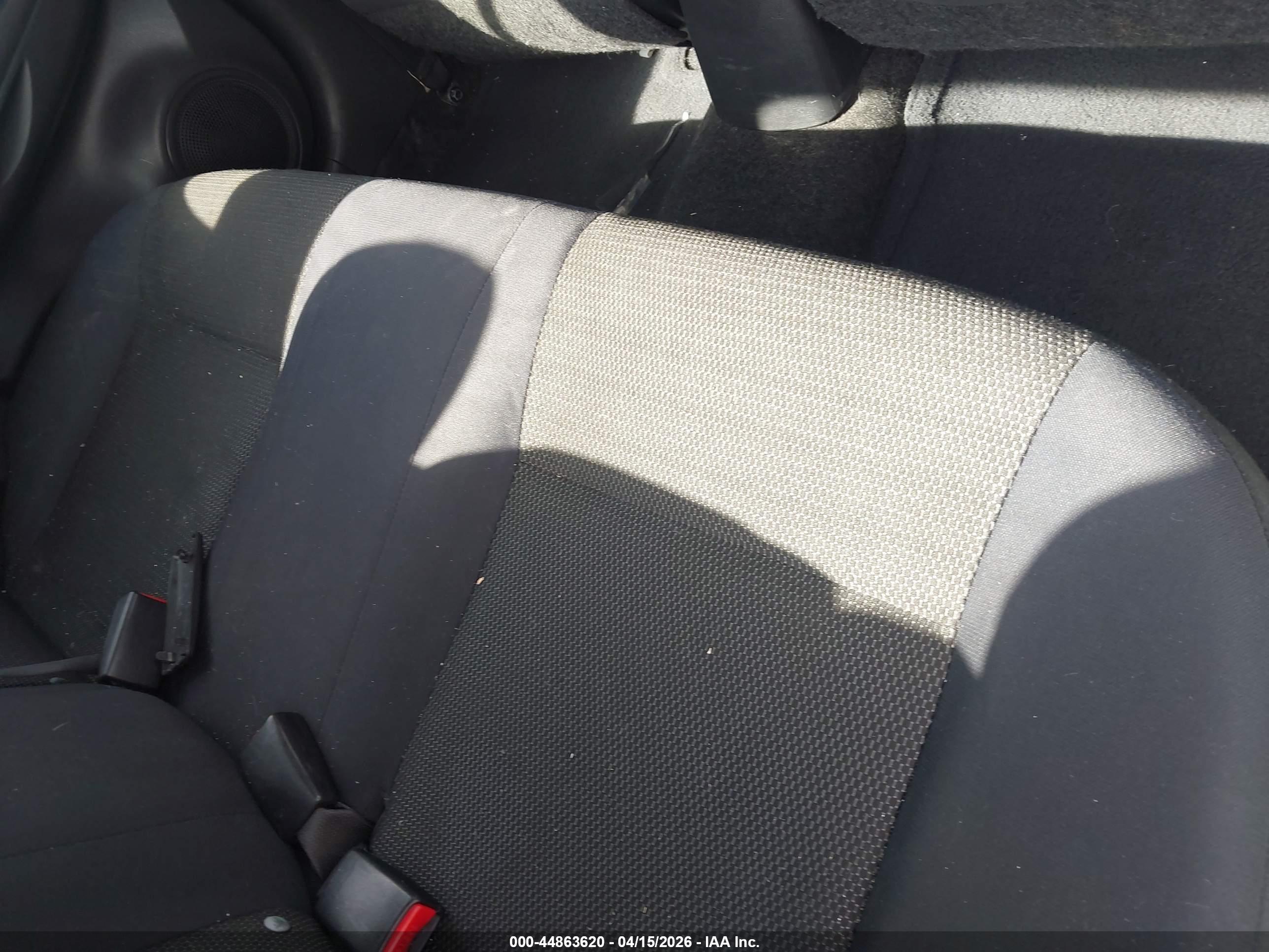 NISSAN VERSA image 8