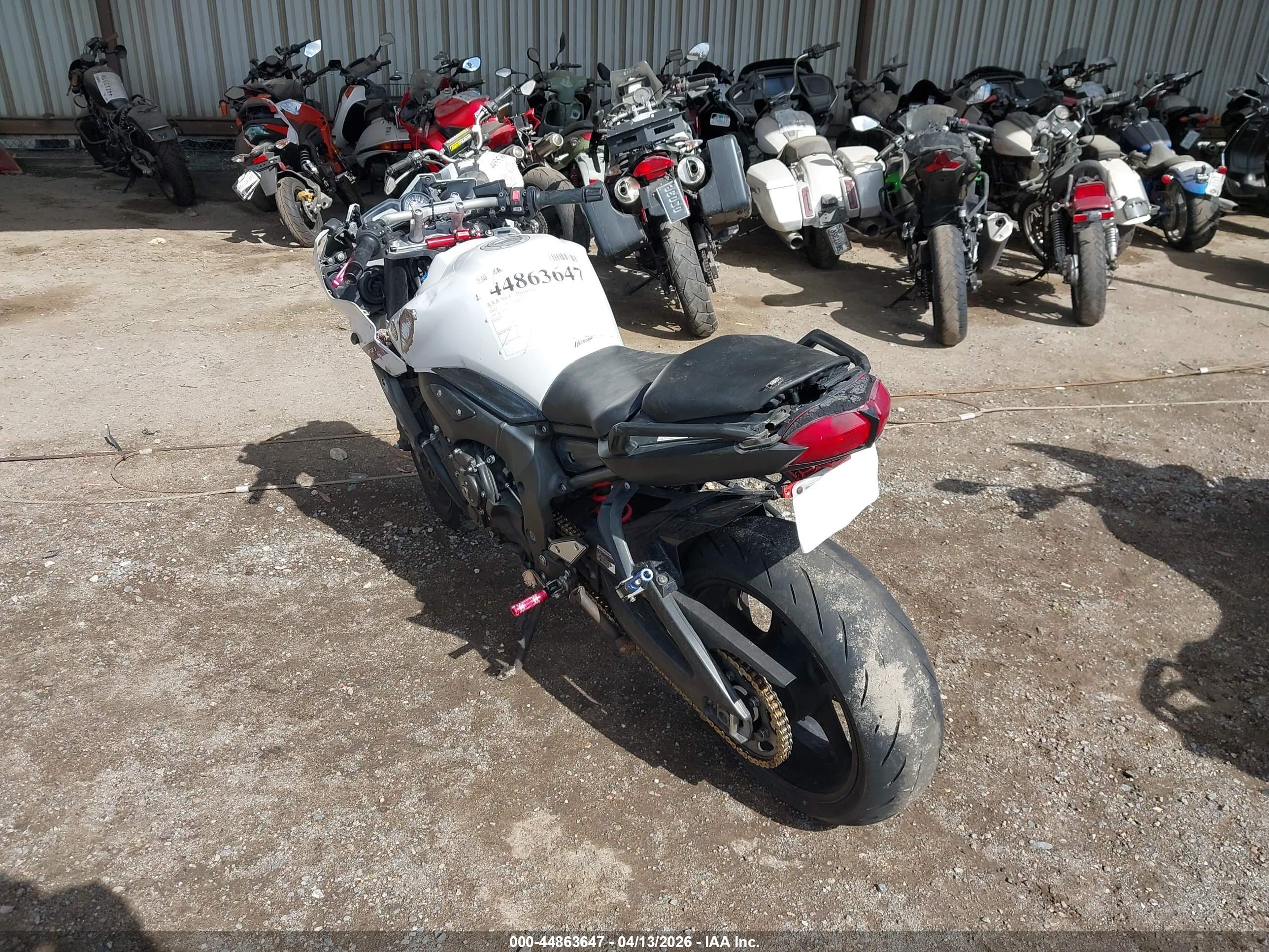 YAMAHA FZ1 image 3