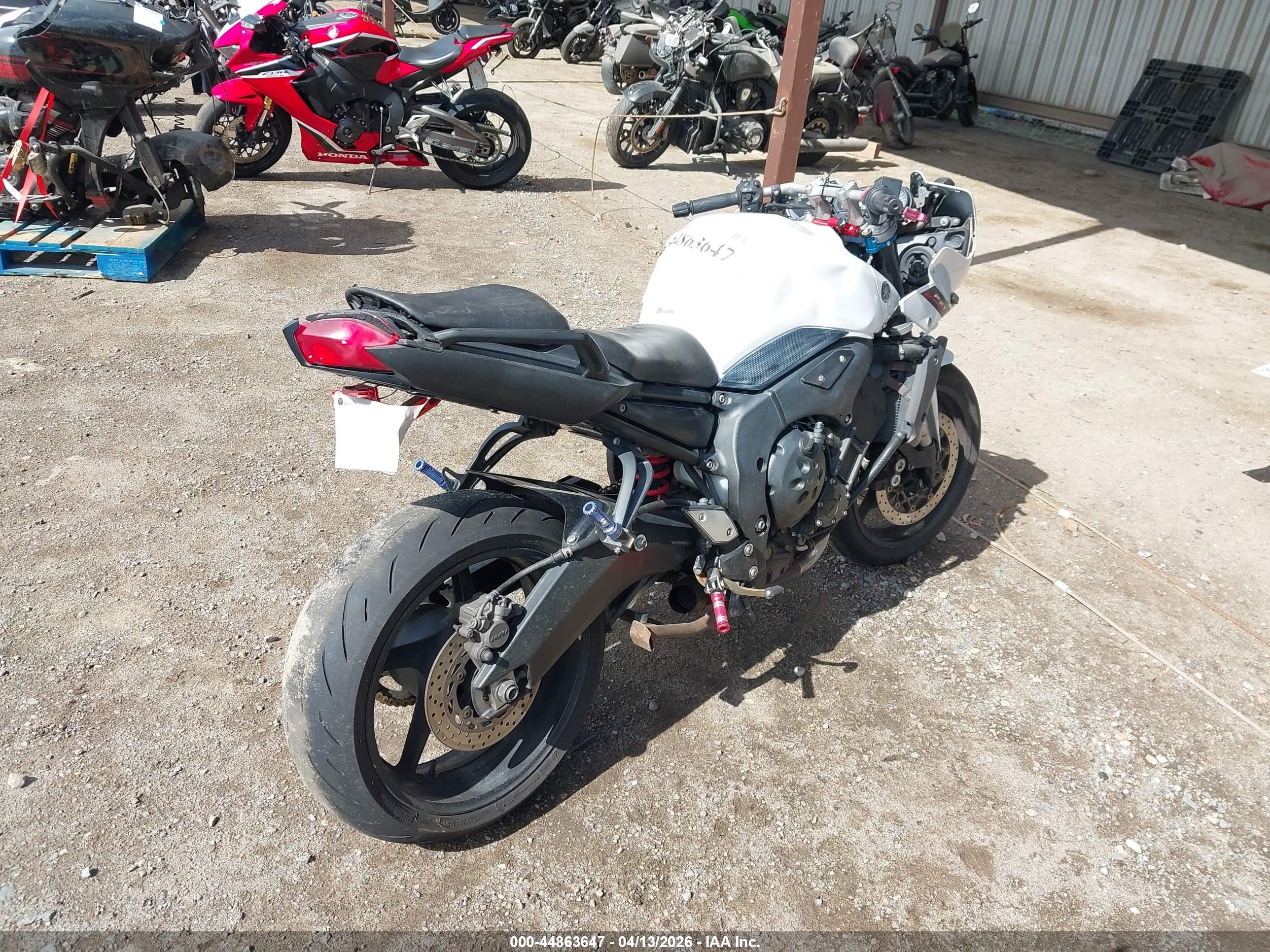 YAMAHA FZ1 image 4