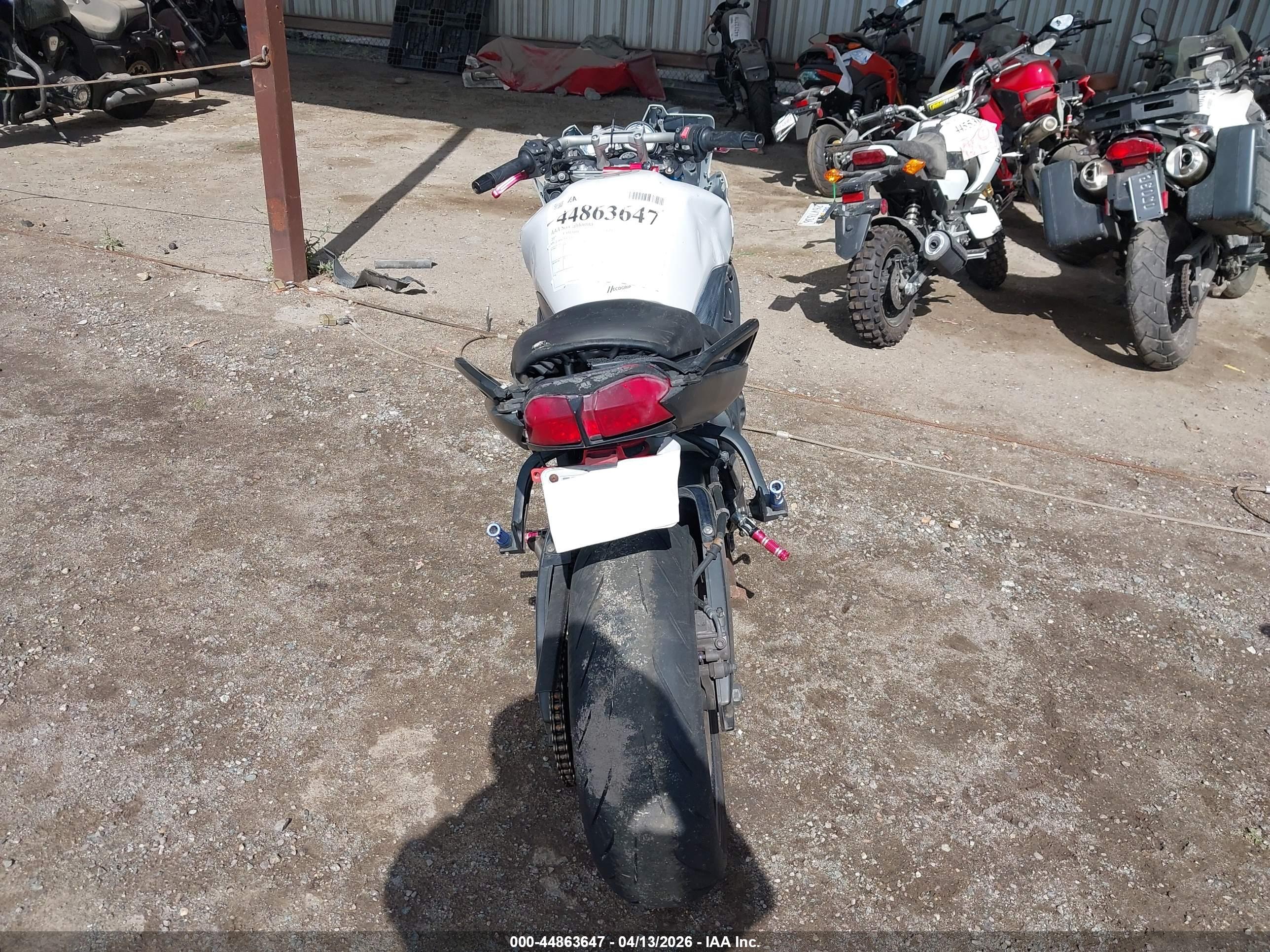 YAMAHA FZ1 image 6