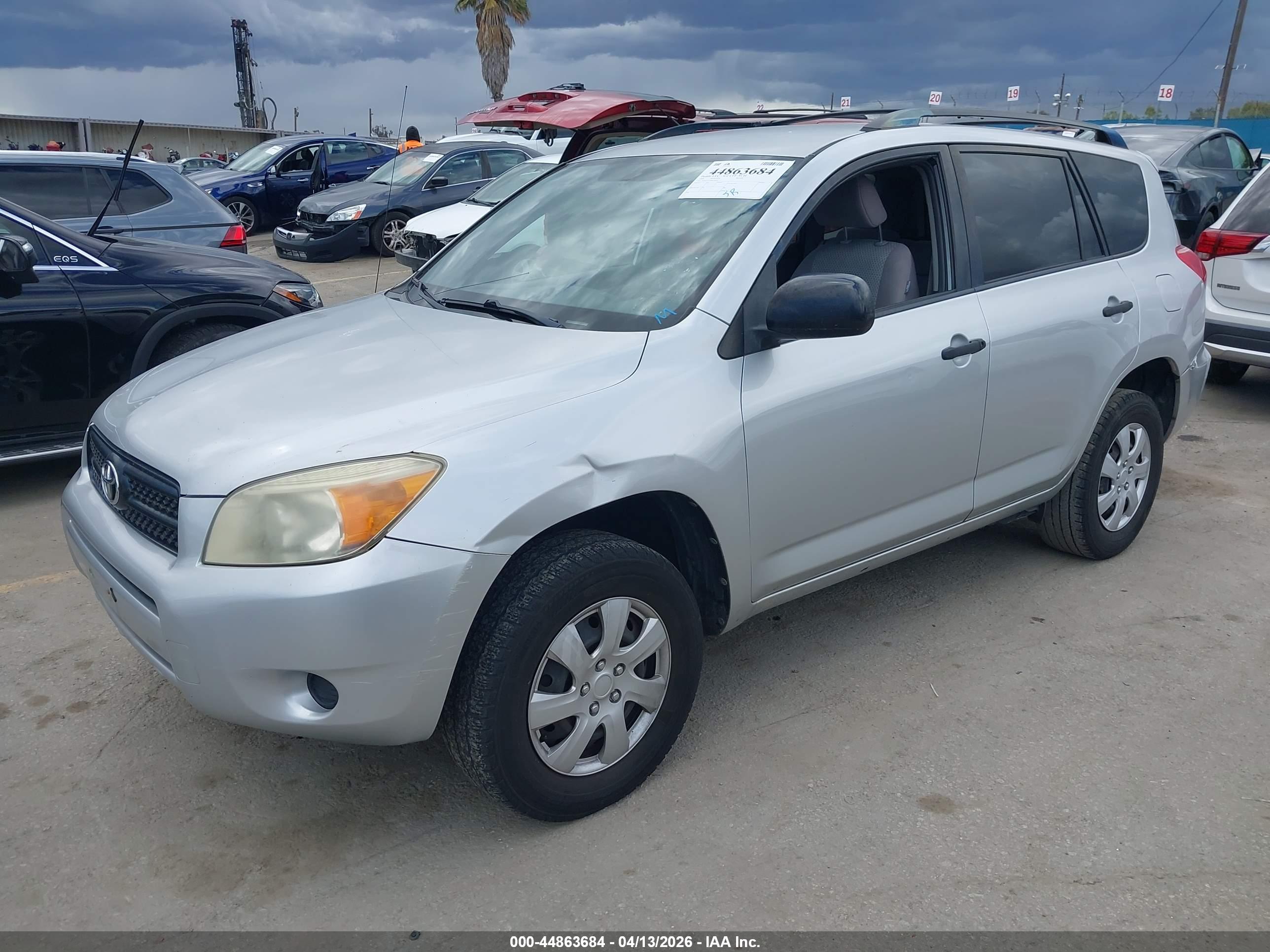 TOYOTA RAV4 image 2