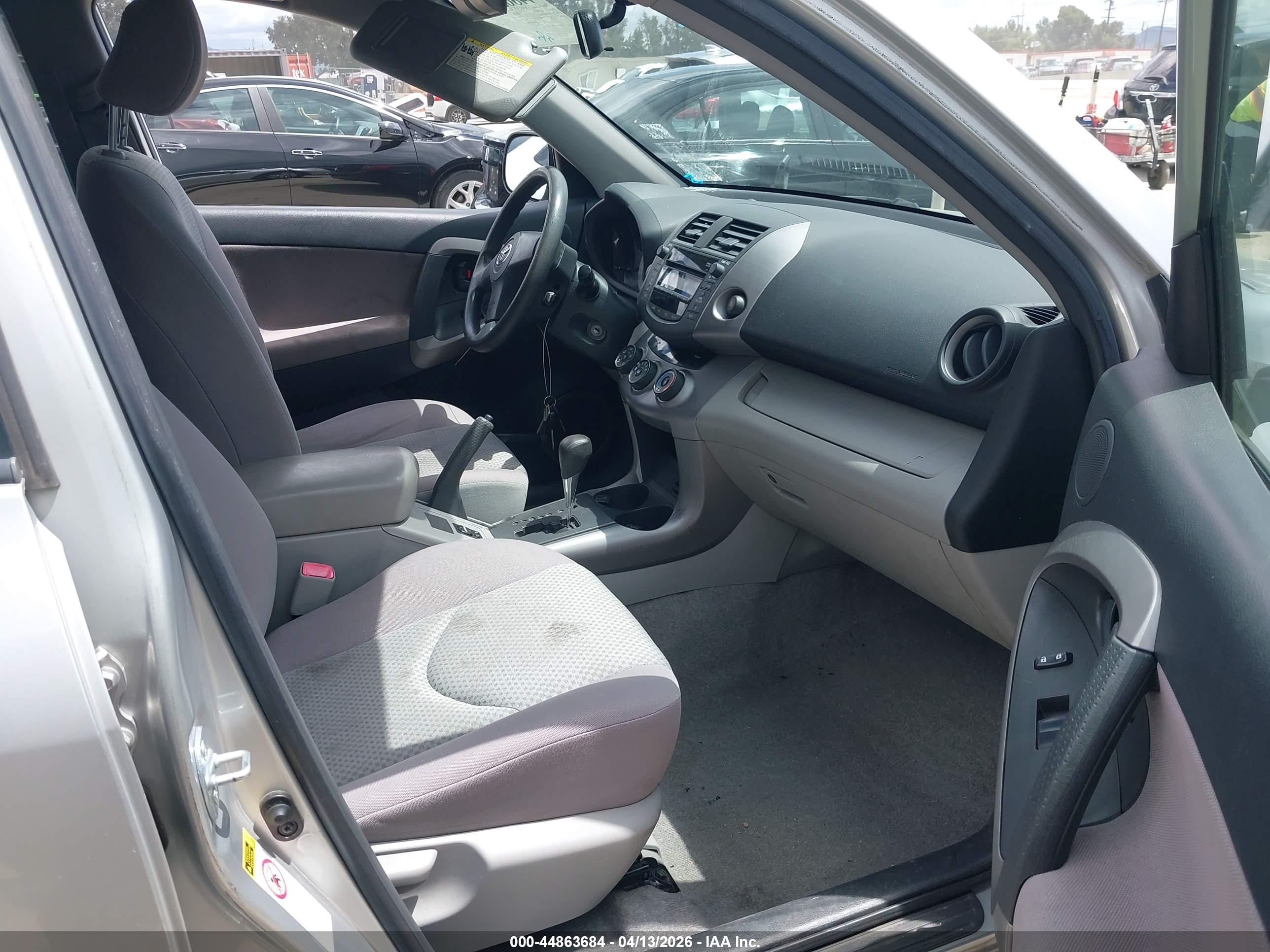 TOYOTA RAV4 image 5