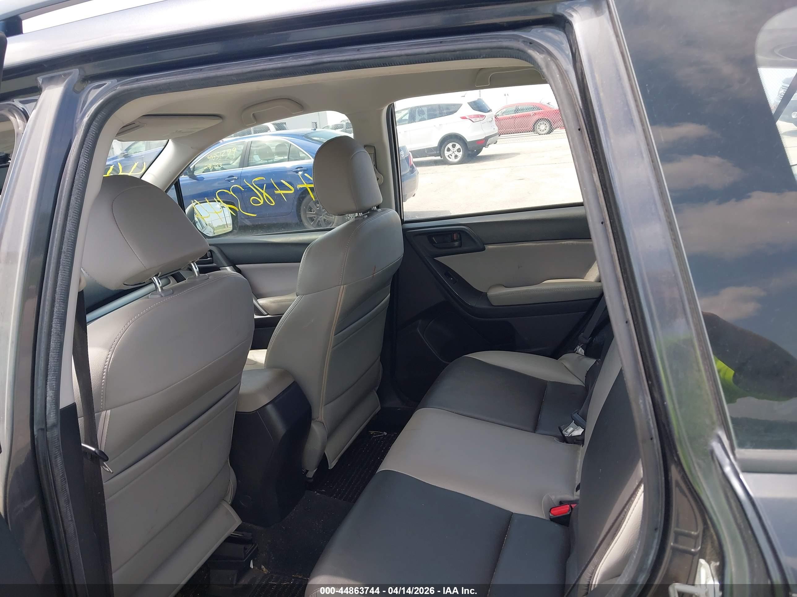 SUBARU FORESTER image 8
