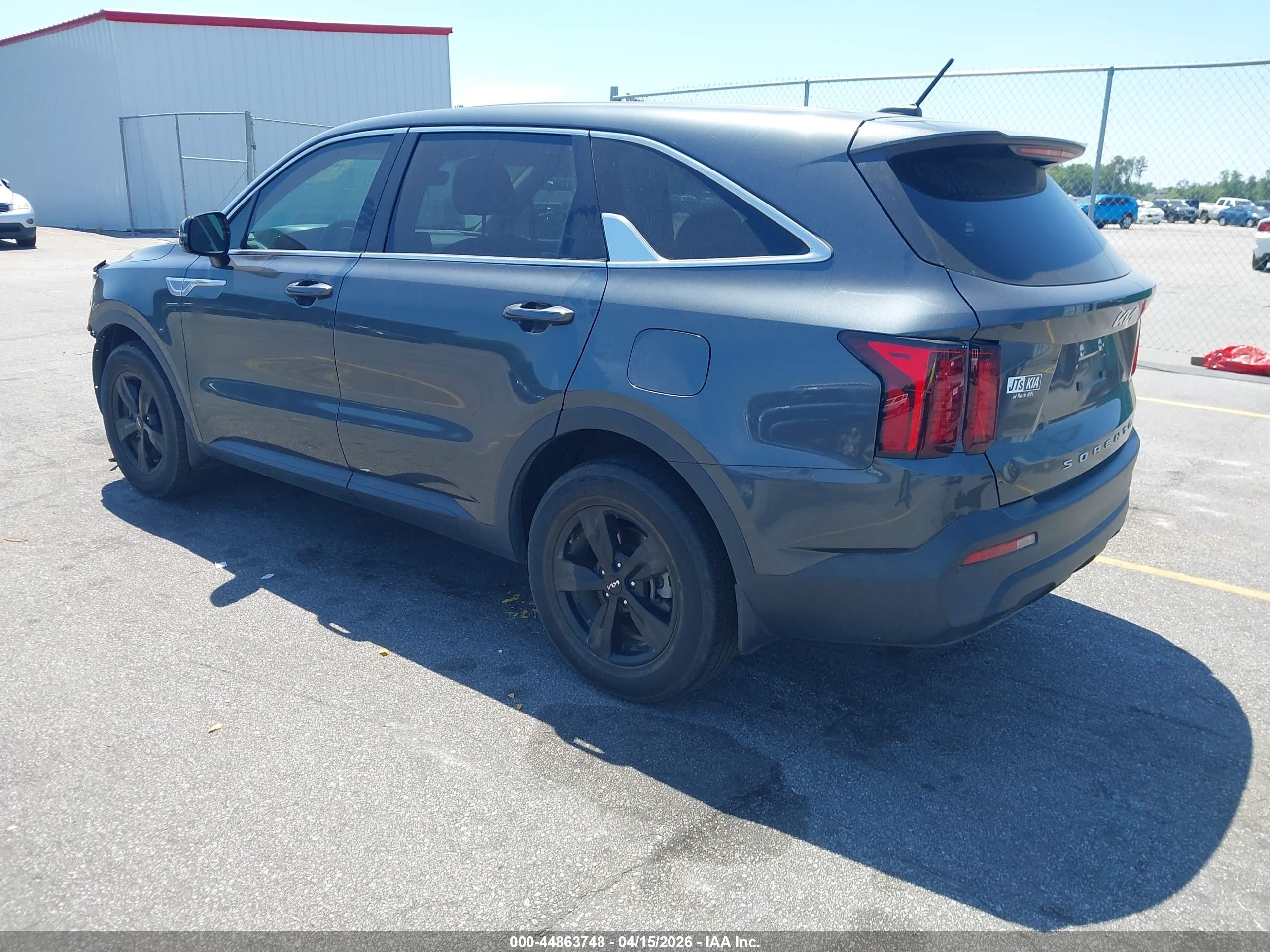 KIA SORENTO image 3