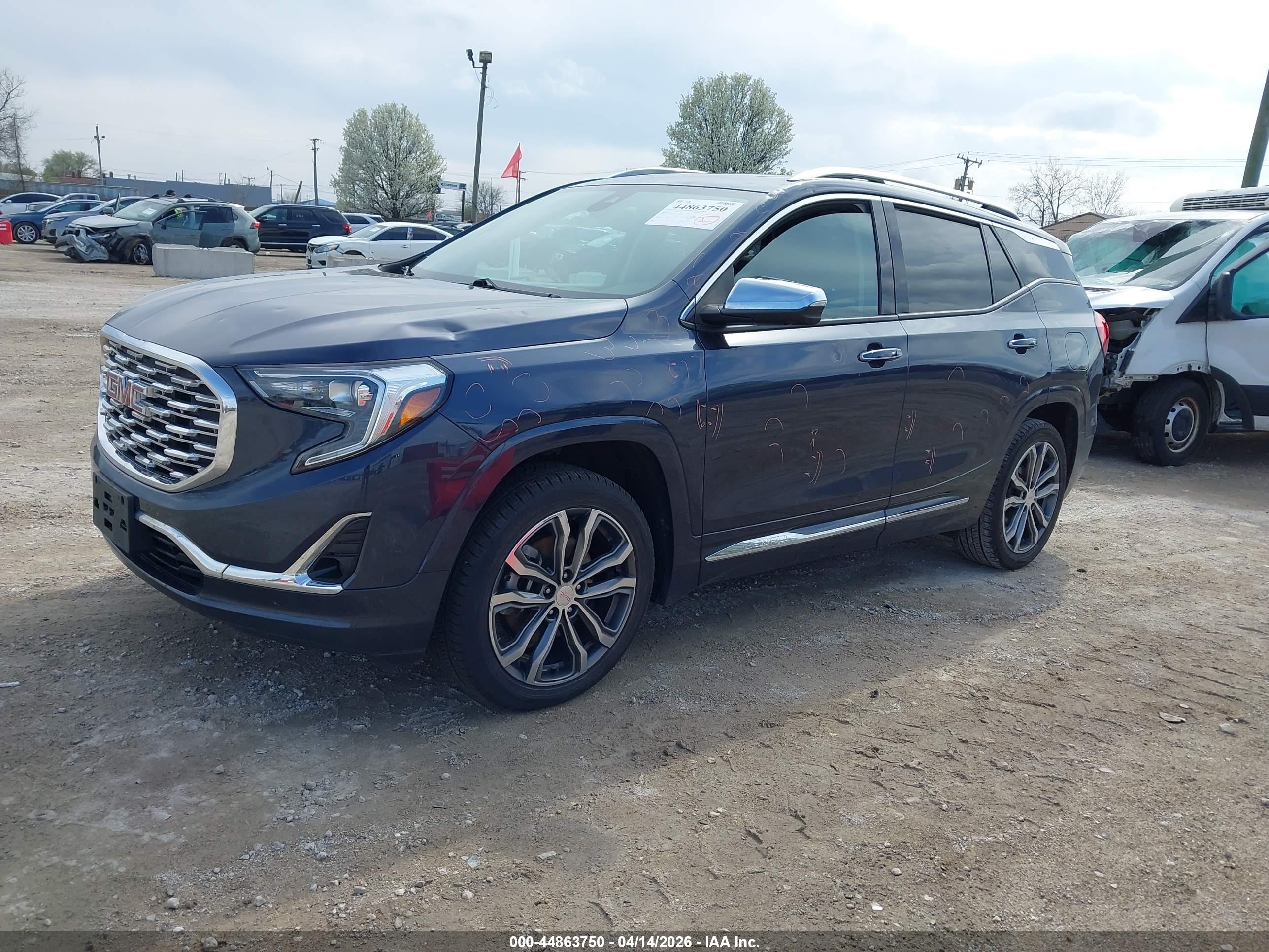 GMC TERRAIN image 2