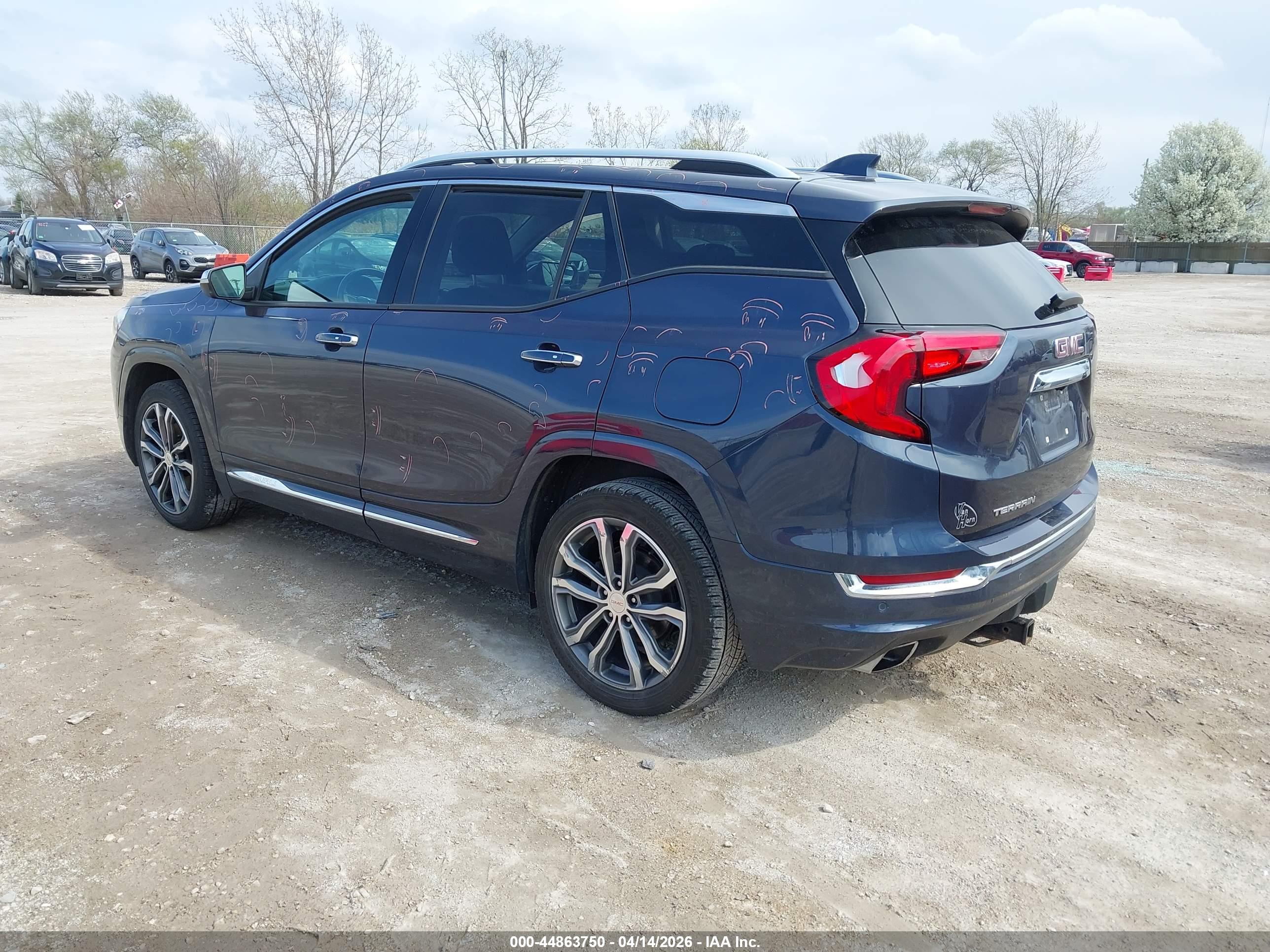 GMC TERRAIN image 3