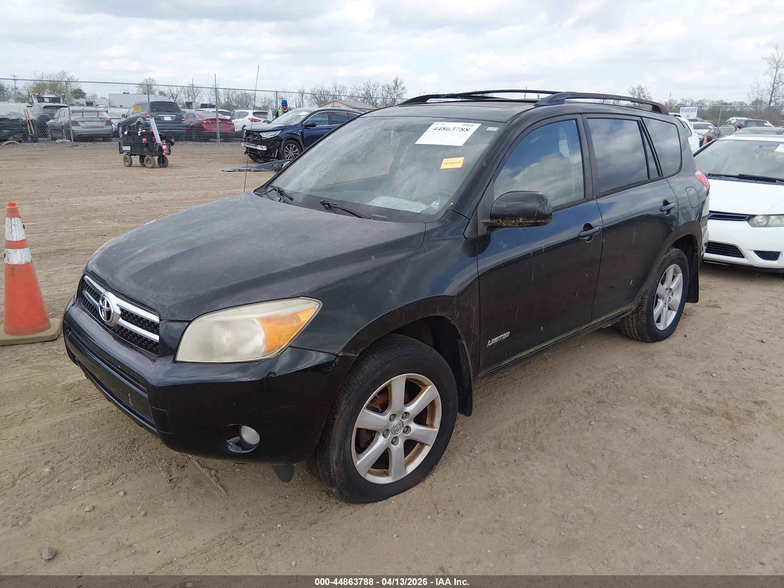 TOYOTA RAV4 image 2