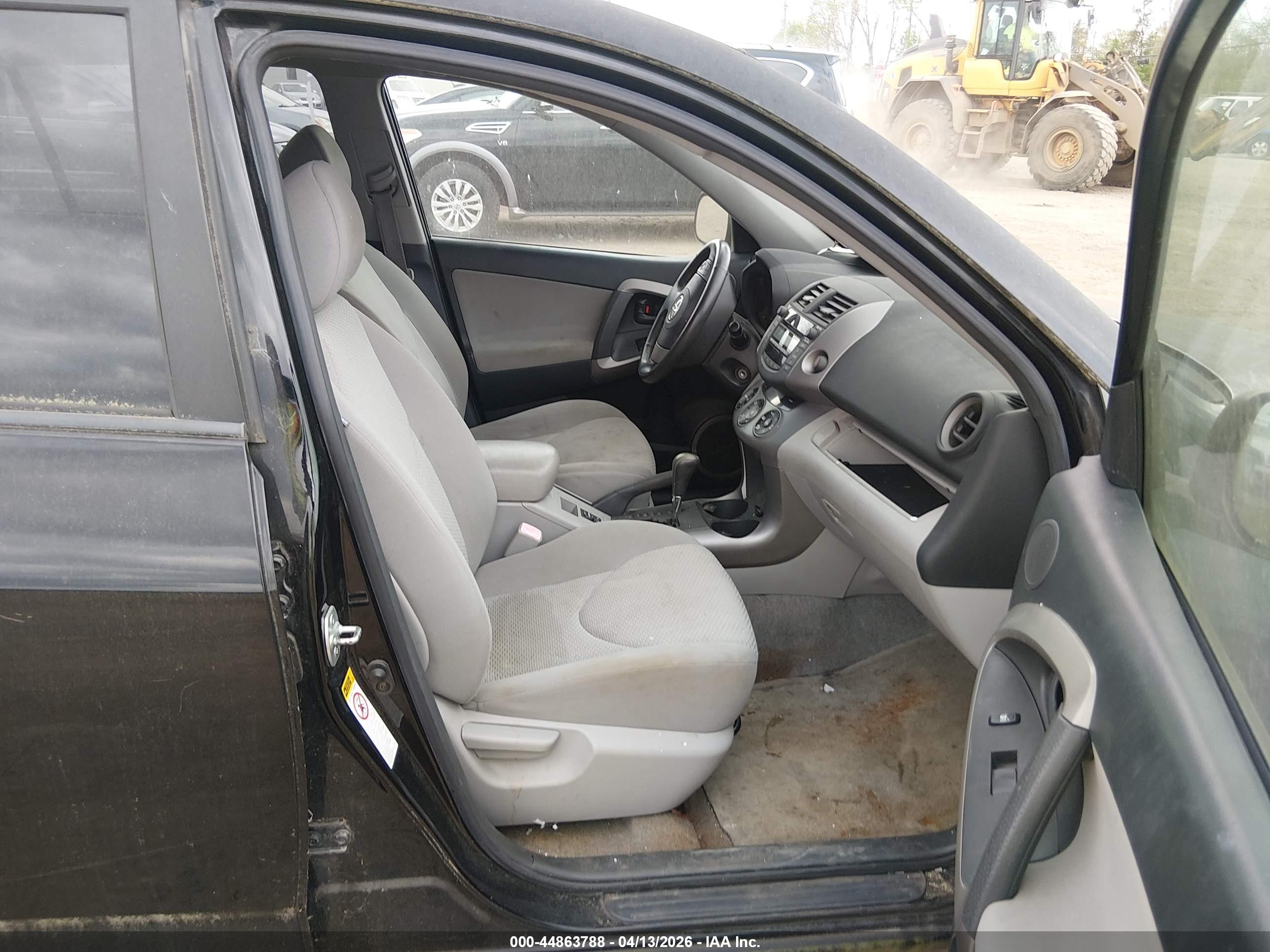 TOYOTA RAV4 image 5