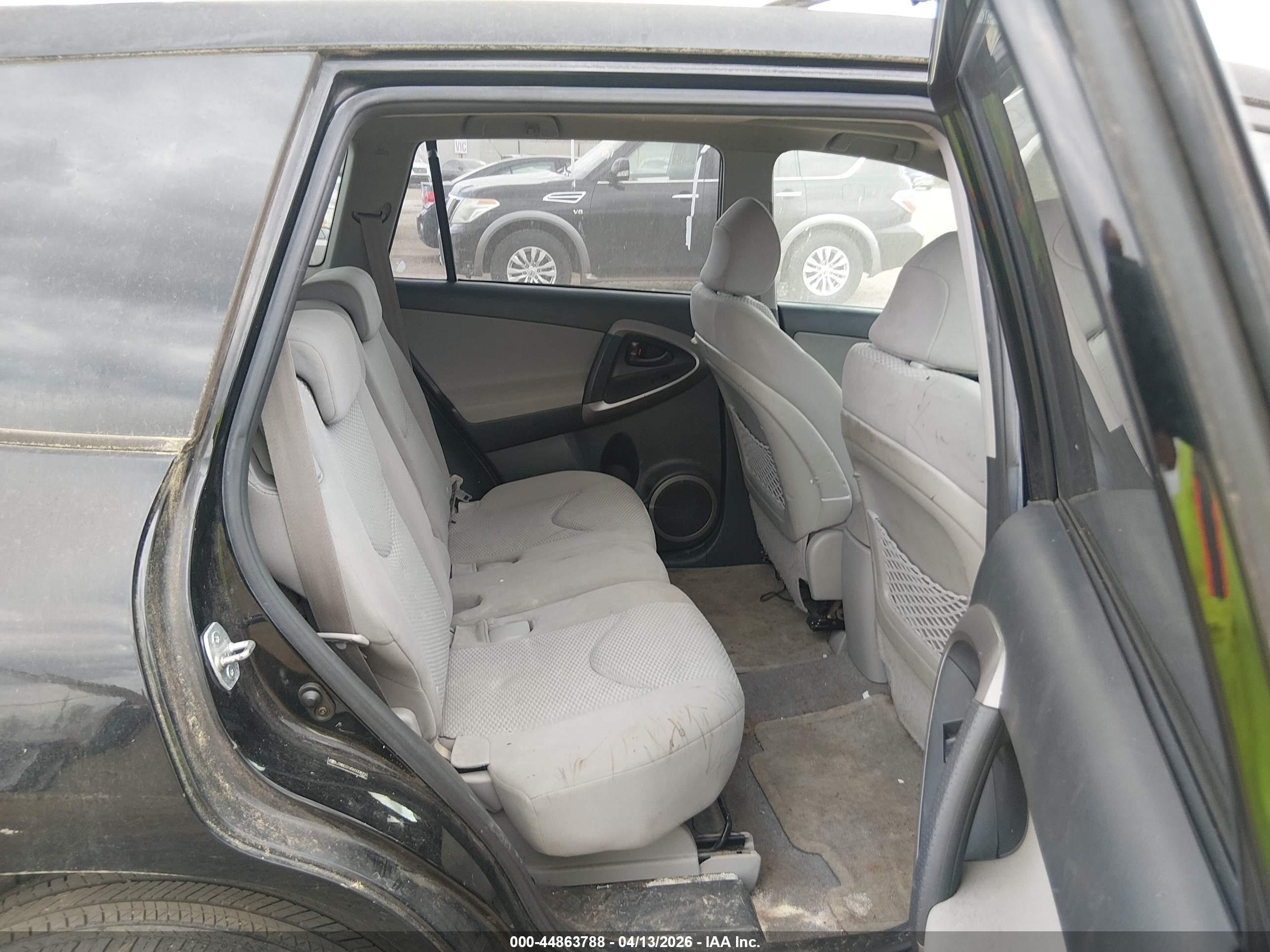 TOYOTA RAV4 image 8