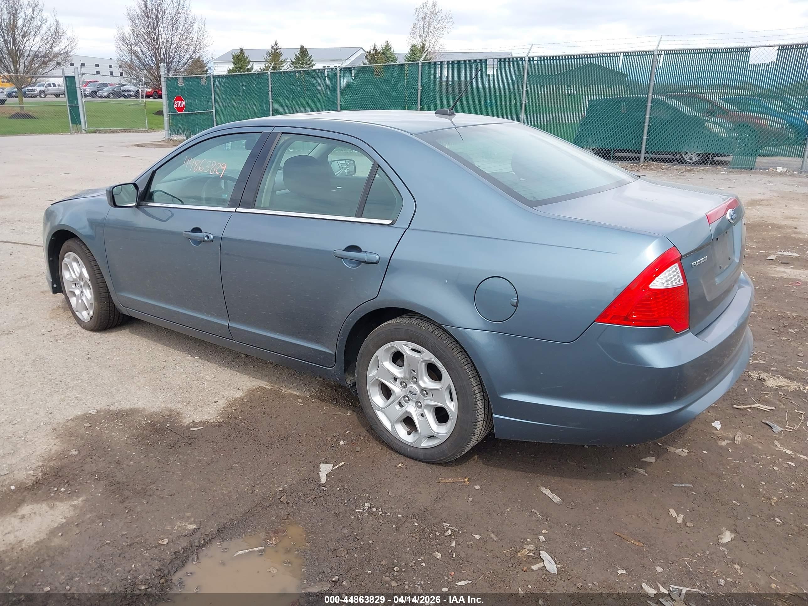 FORD FUSION image 3