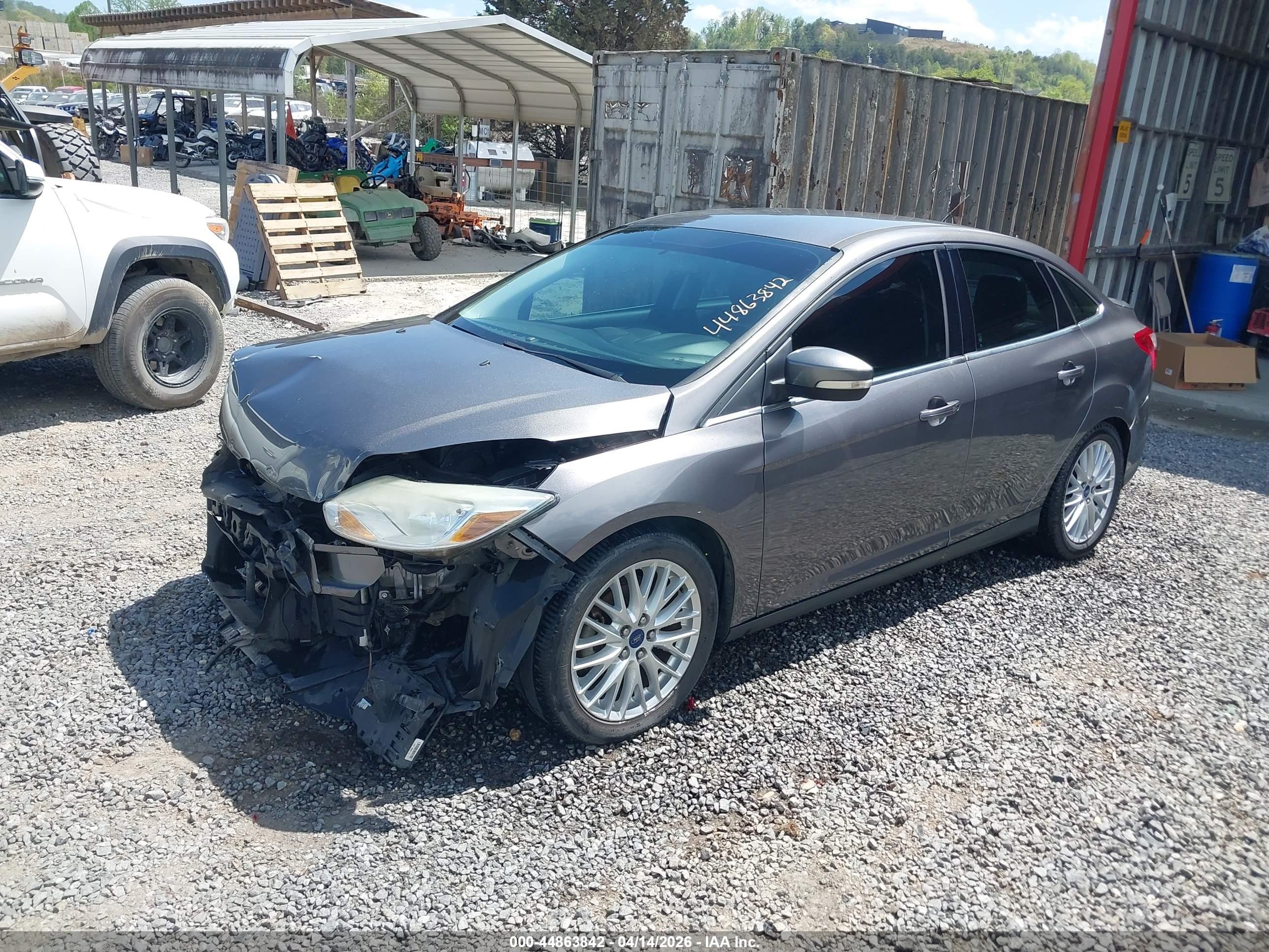 FORD FOCUS image 2