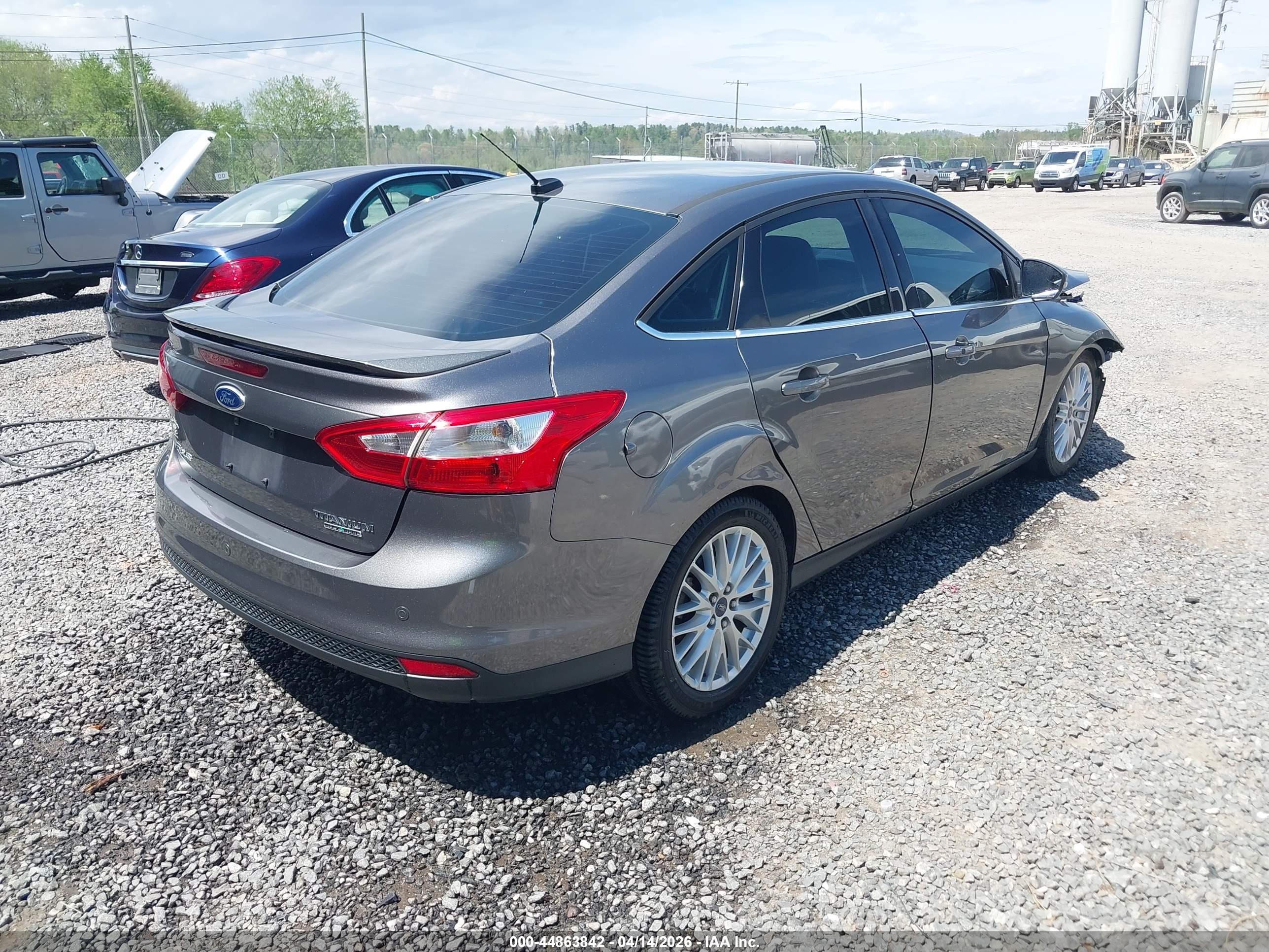 FORD FOCUS image 4