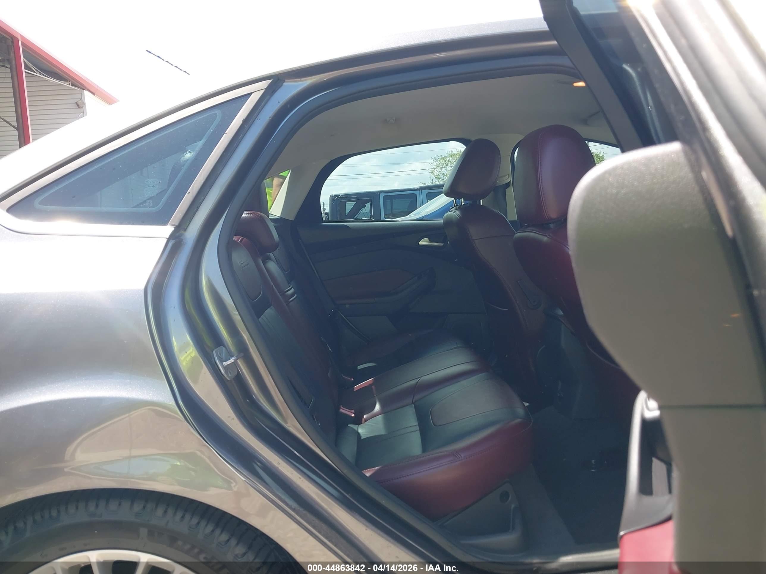 FORD FOCUS image 8
