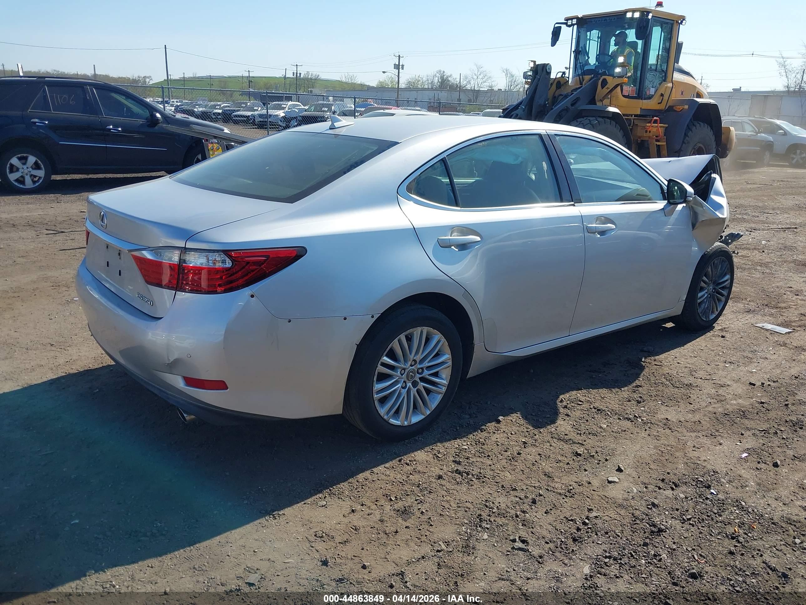 LEXUS ES image 4