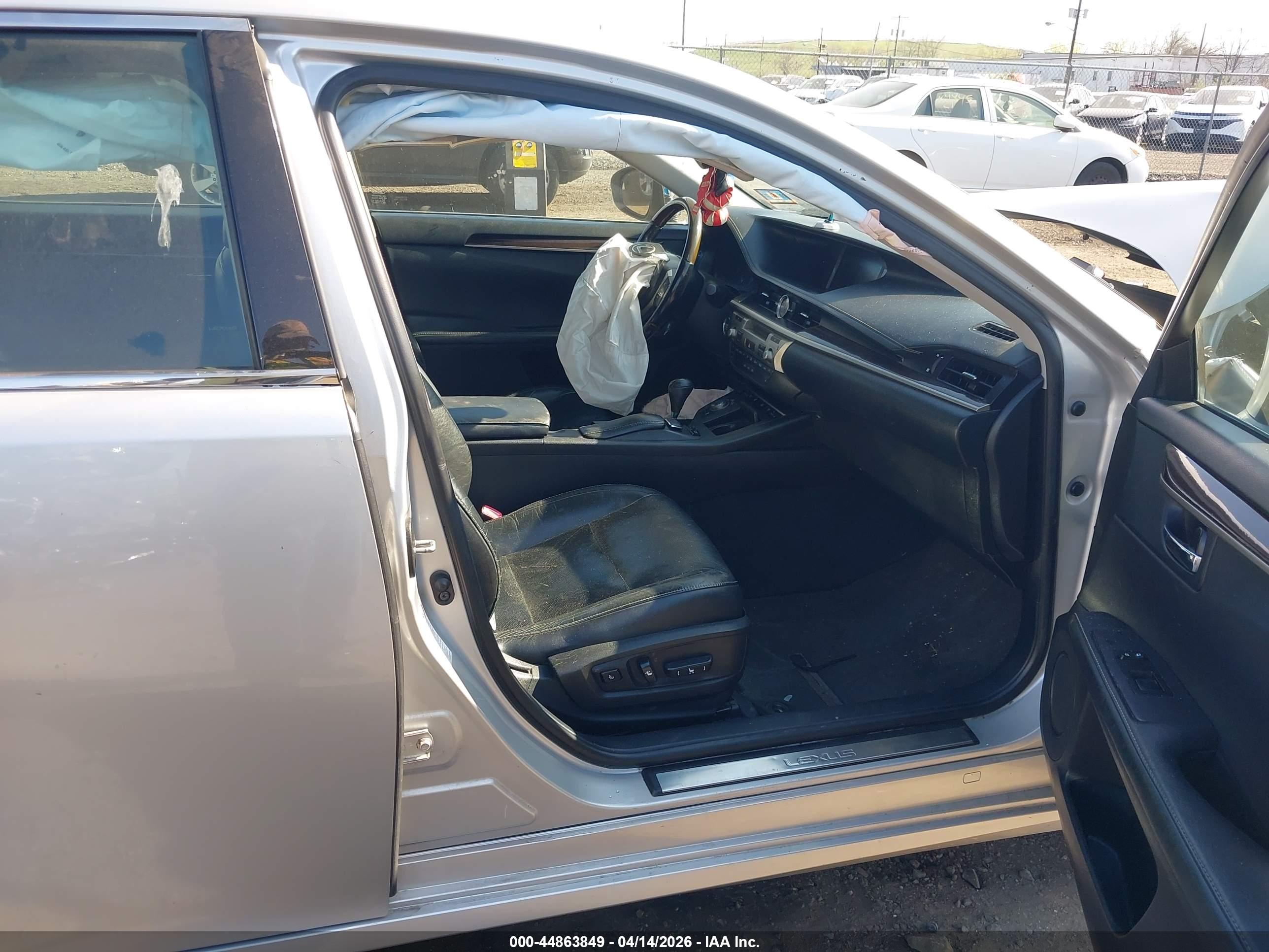 LEXUS ES image 5