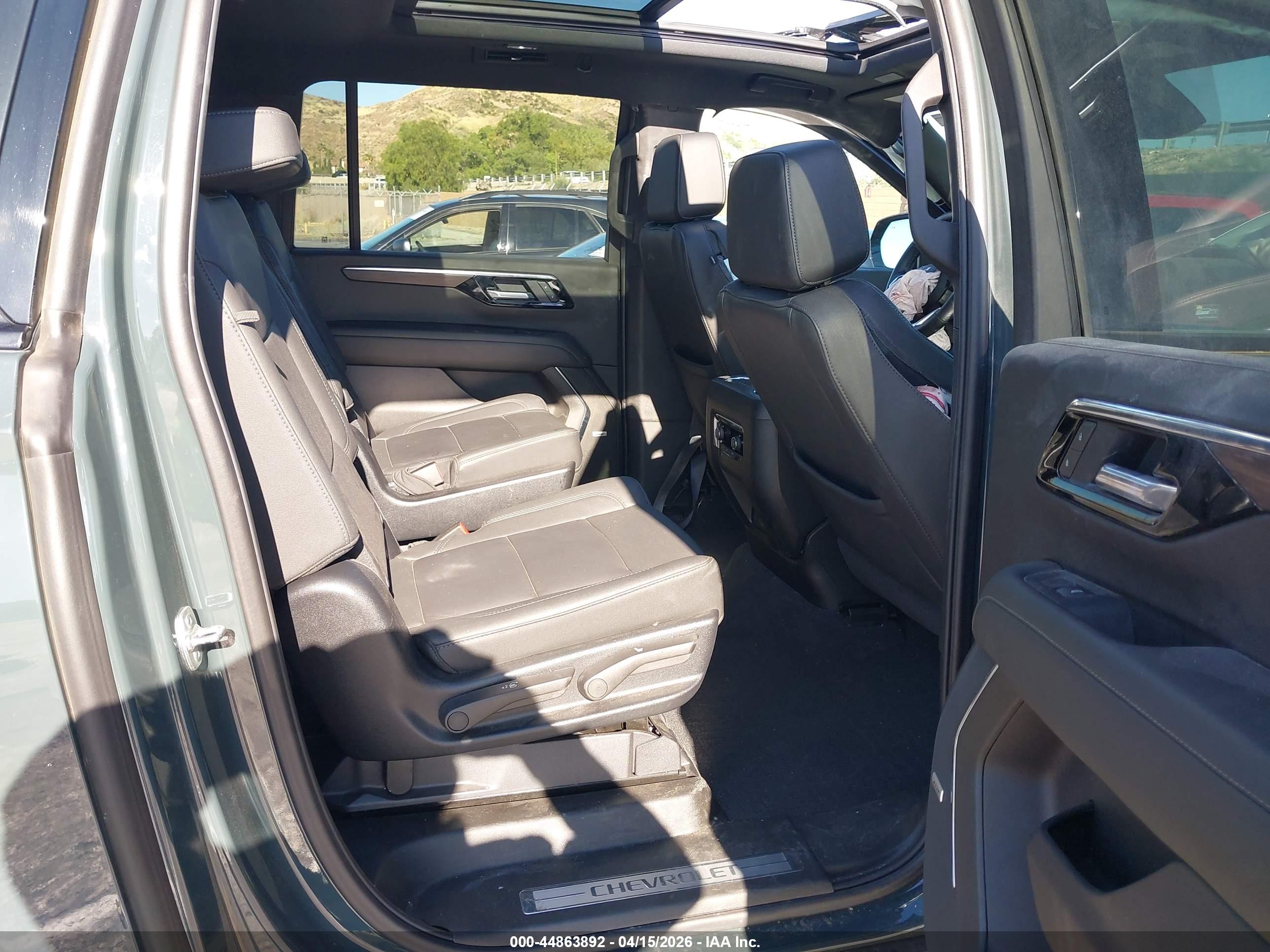 CHEVROLET SUBURBAN image 8