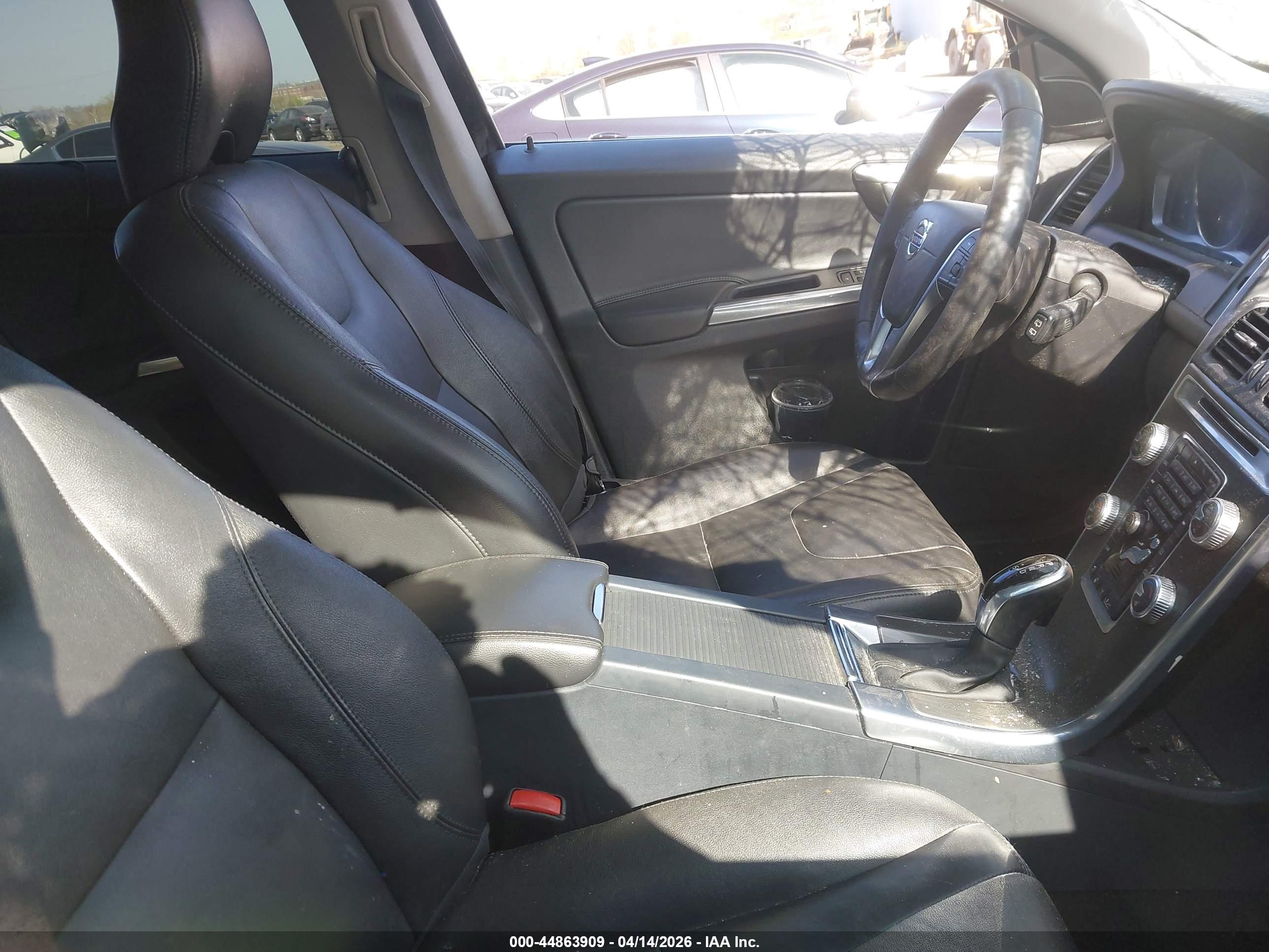 VOLVO XC60 image 5