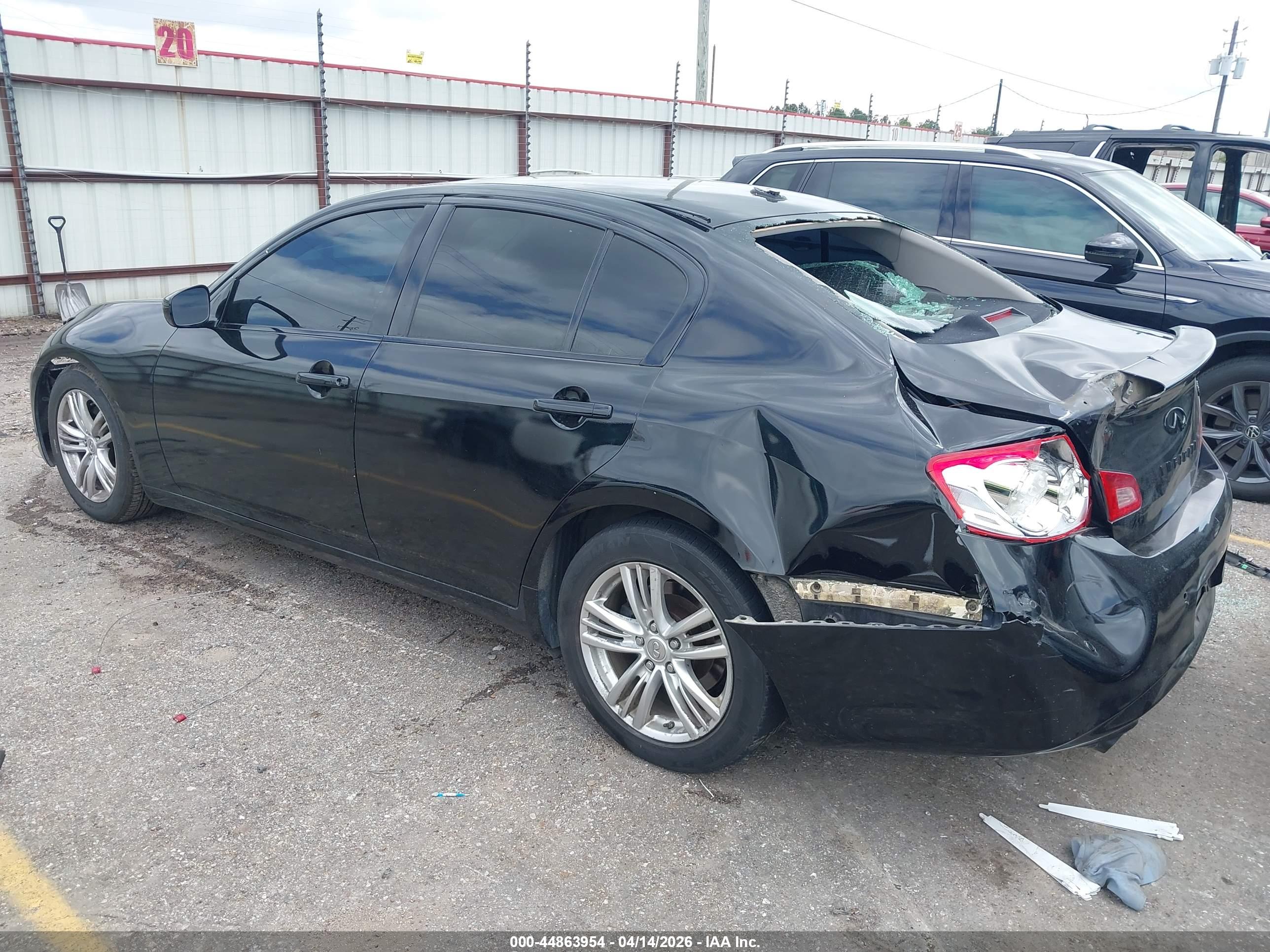 INFINITI G37 image 3