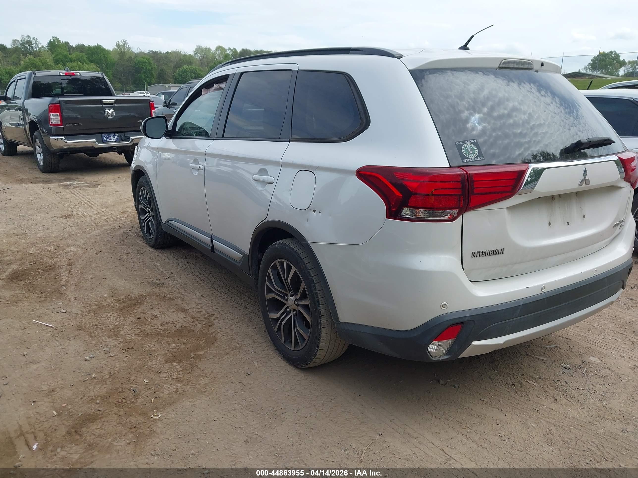 MITSUBISHI OUTLANDER image 3