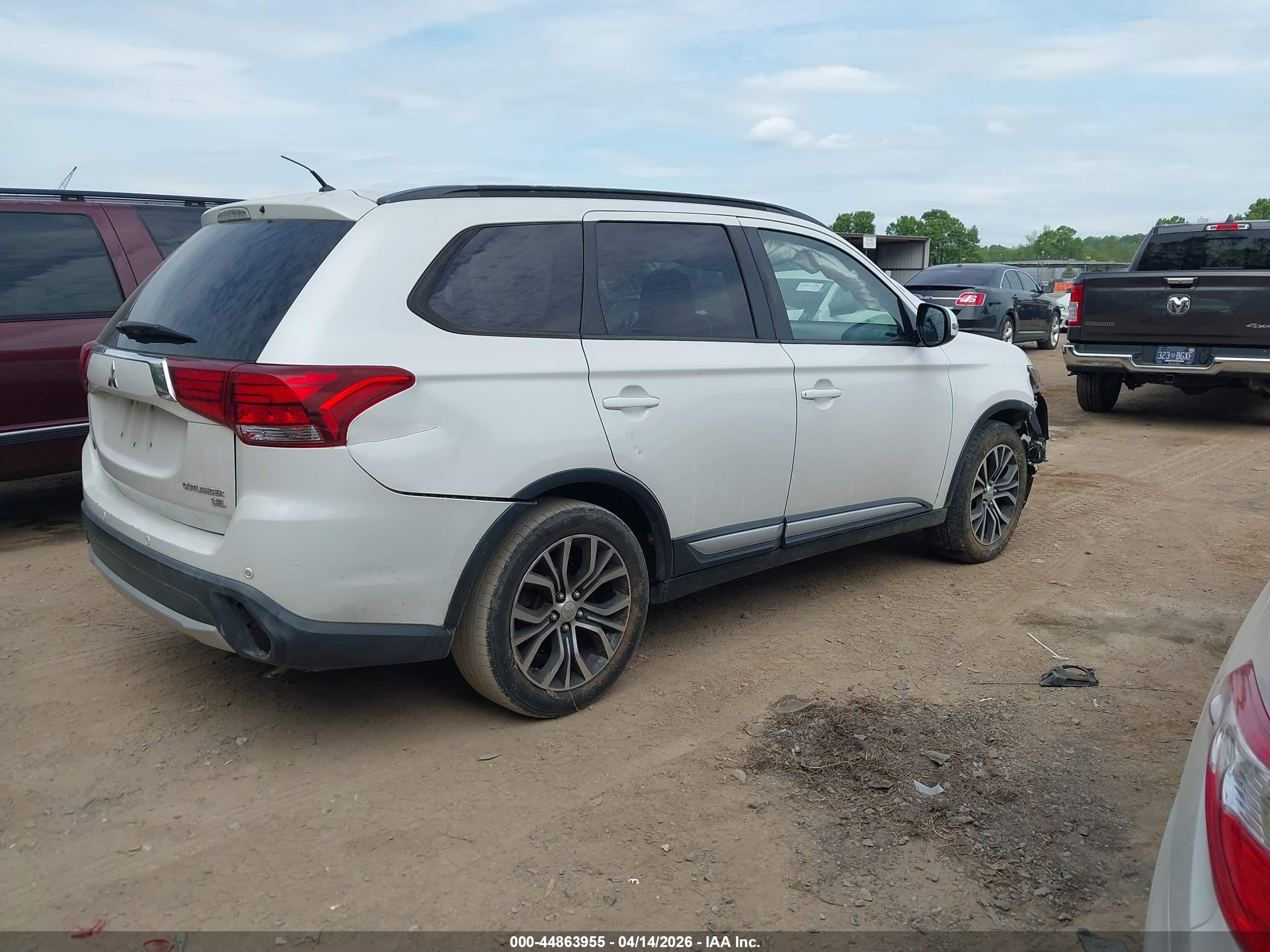 MITSUBISHI OUTLANDER image 4