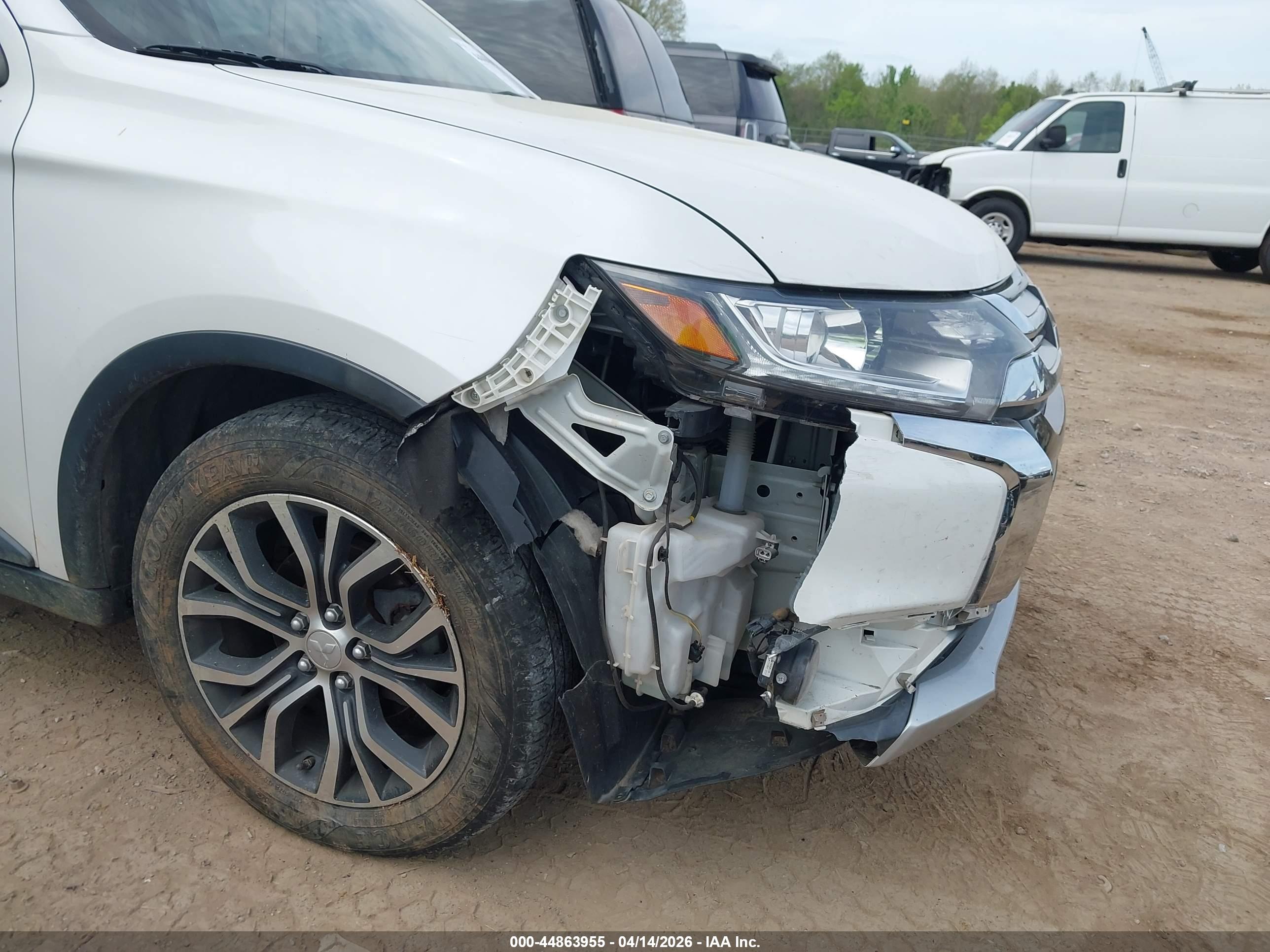 MITSUBISHI OUTLANDER image 6
