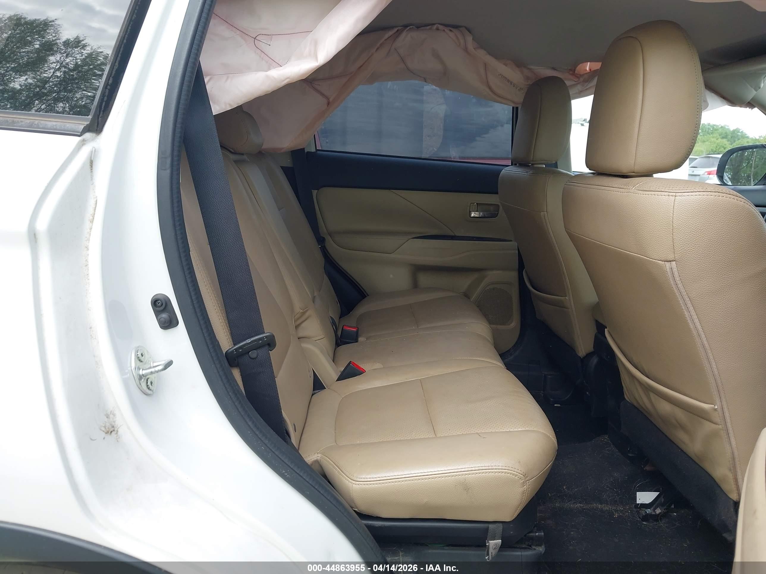 MITSUBISHI OUTLANDER image 8