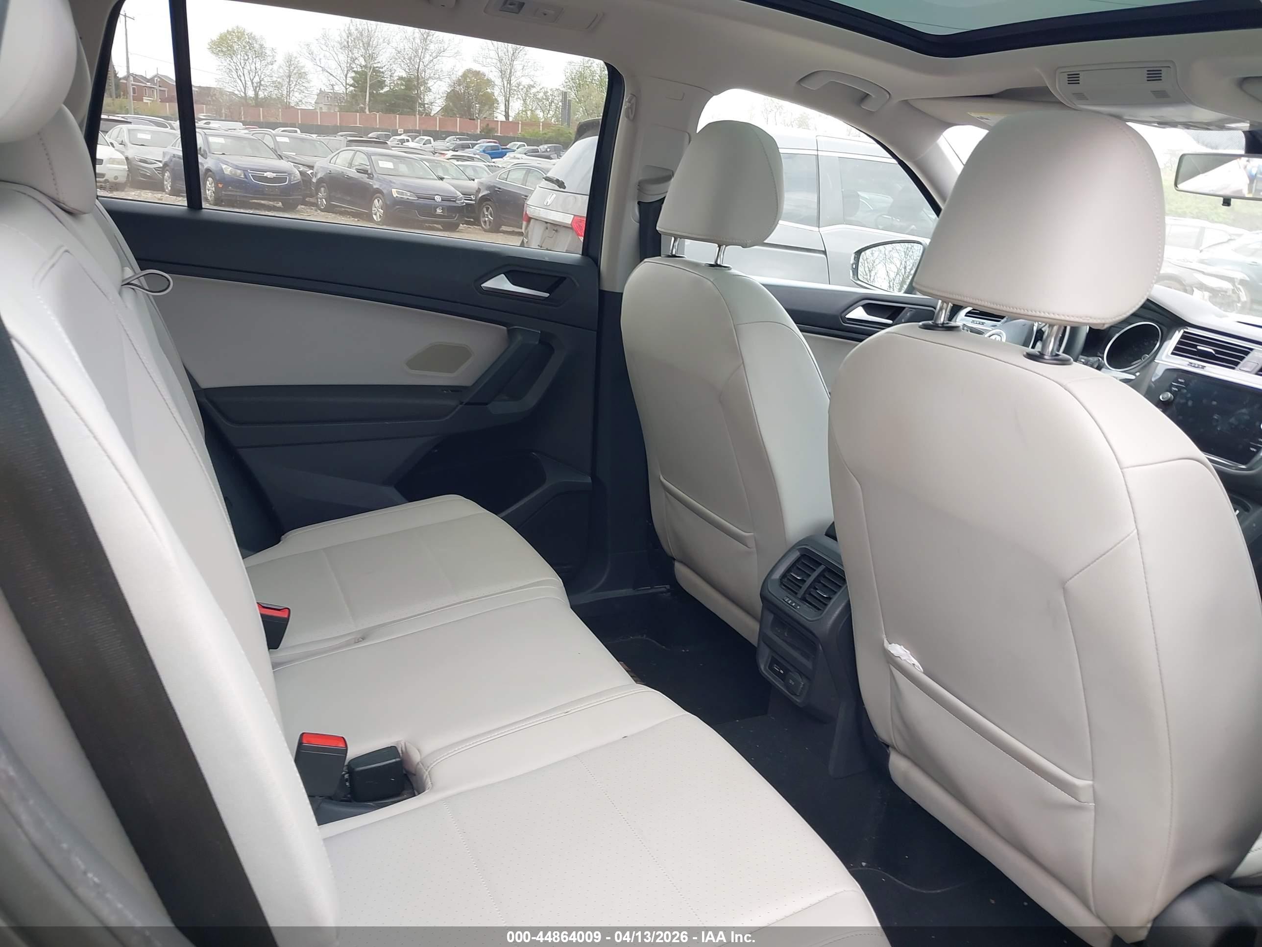 VOLKSWAGEN TIGUAN image 8