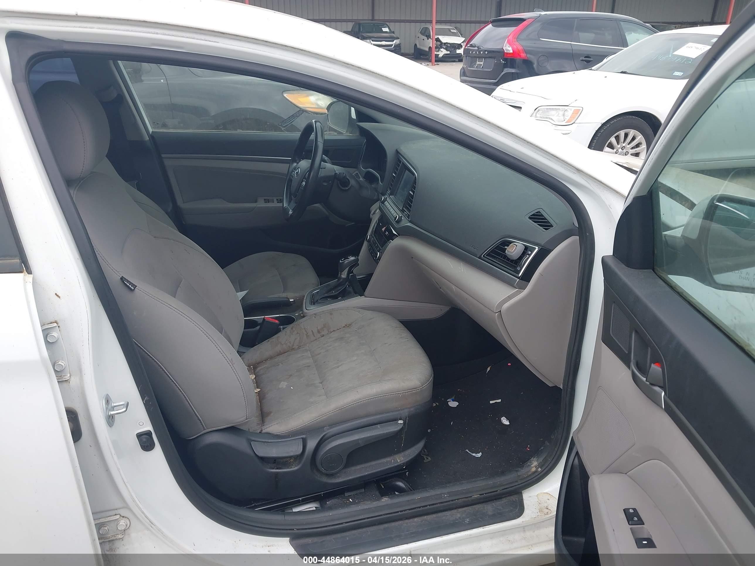 HYUNDAI ELANTRA image 5