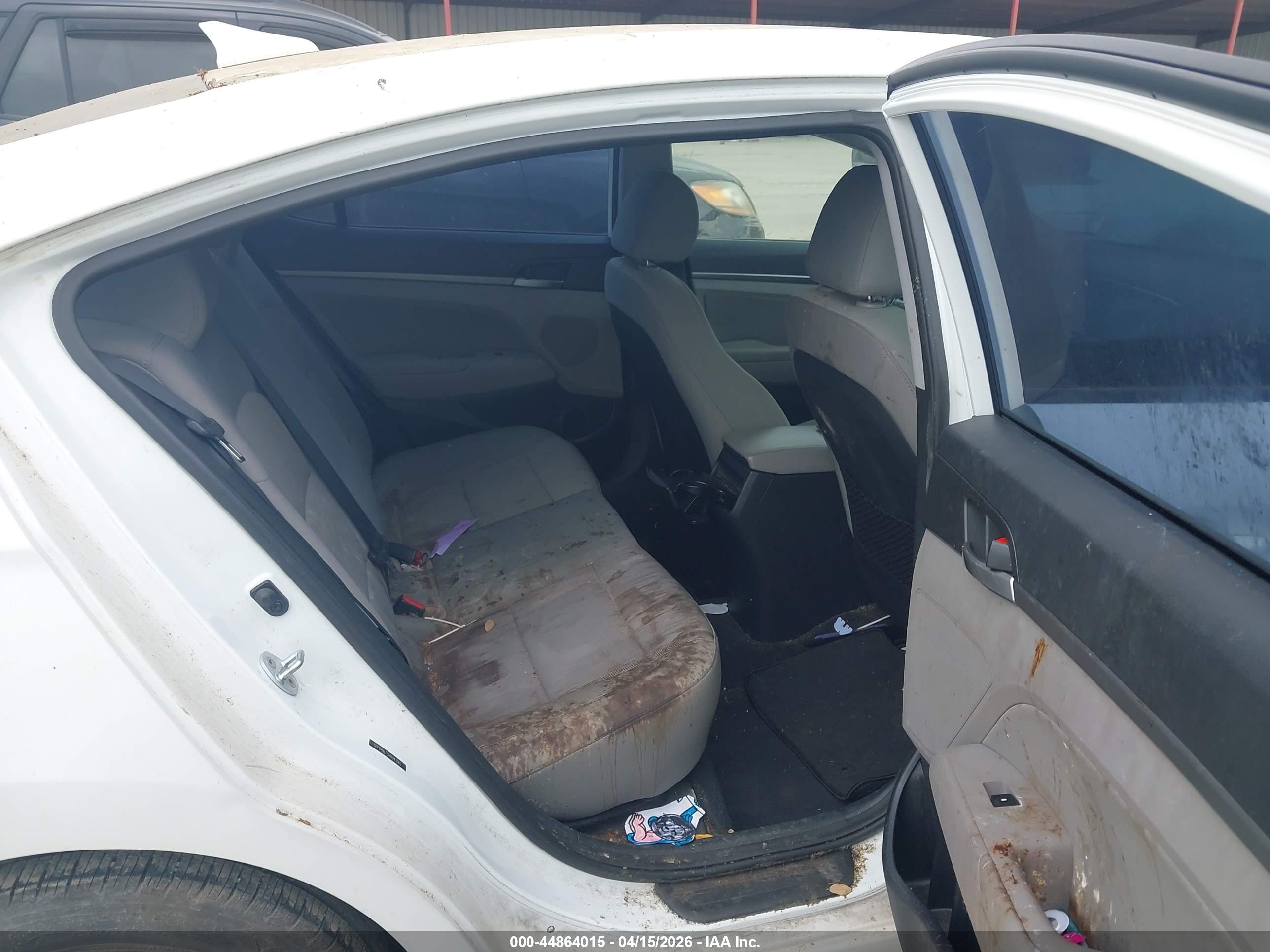 HYUNDAI ELANTRA image 8