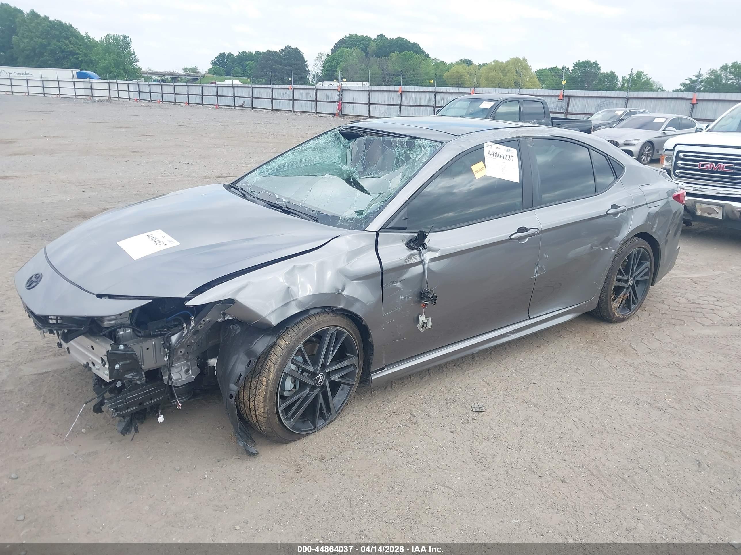 TOYOTA CAMRY image 2