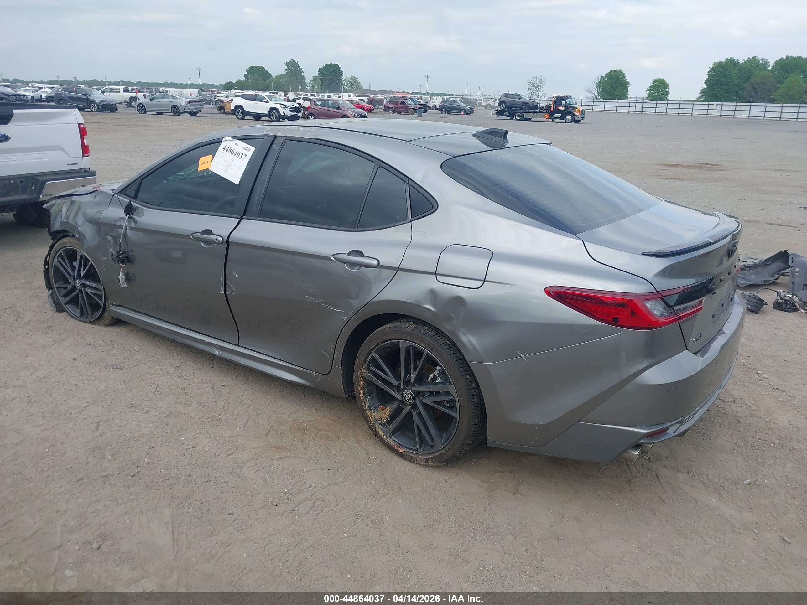 TOYOTA CAMRY image 3