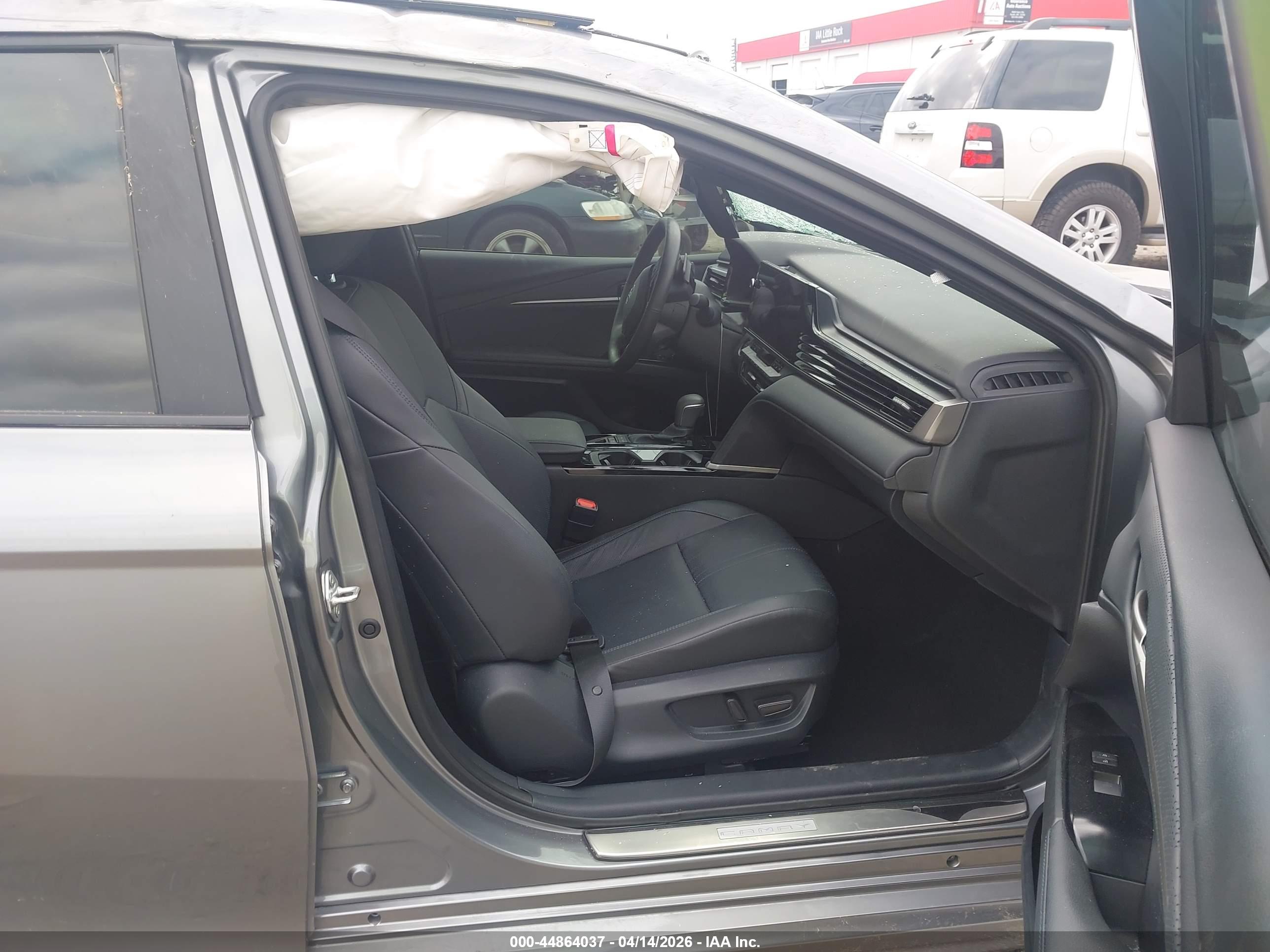 TOYOTA CAMRY image 5