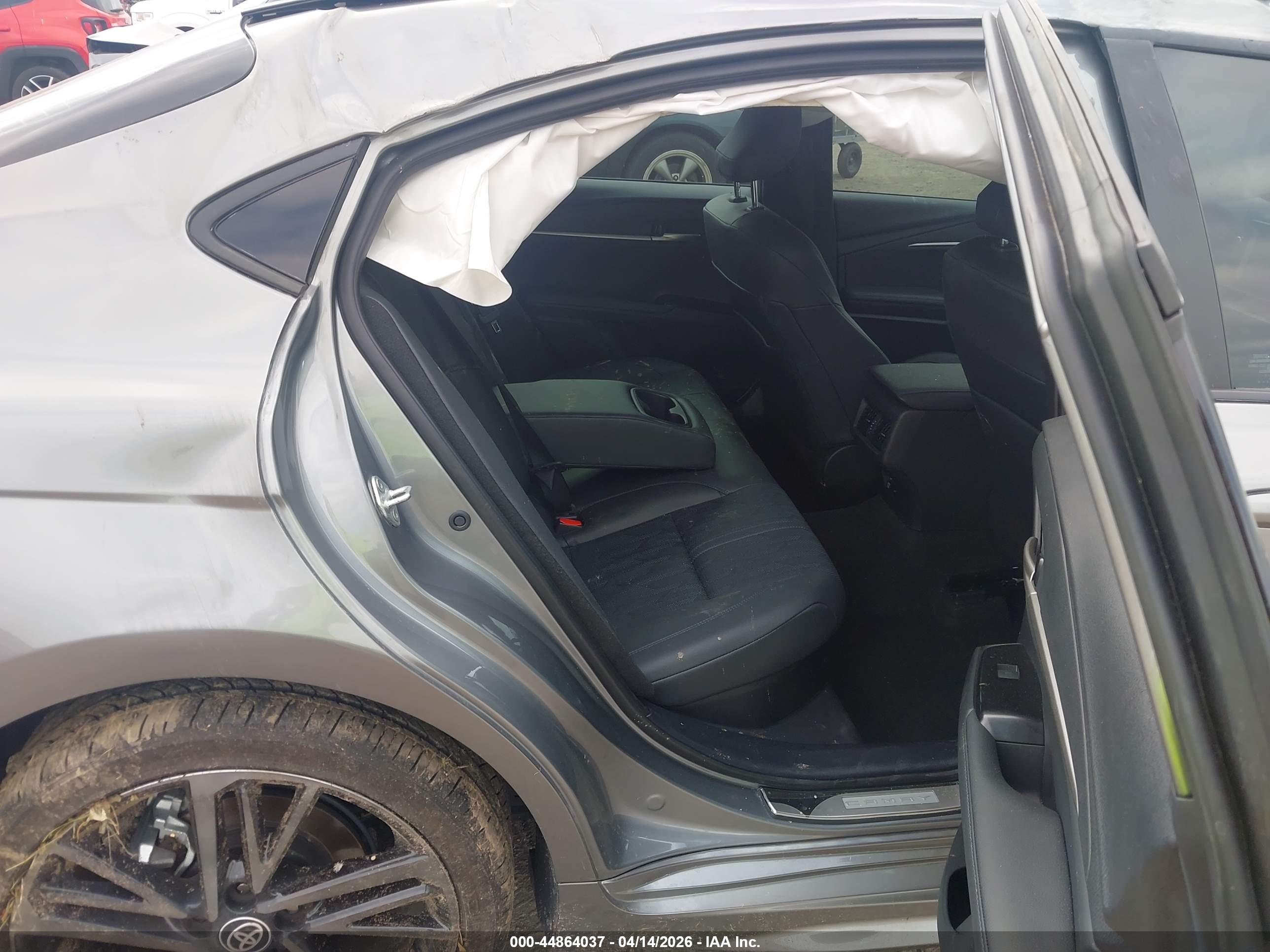 TOYOTA CAMRY image 8