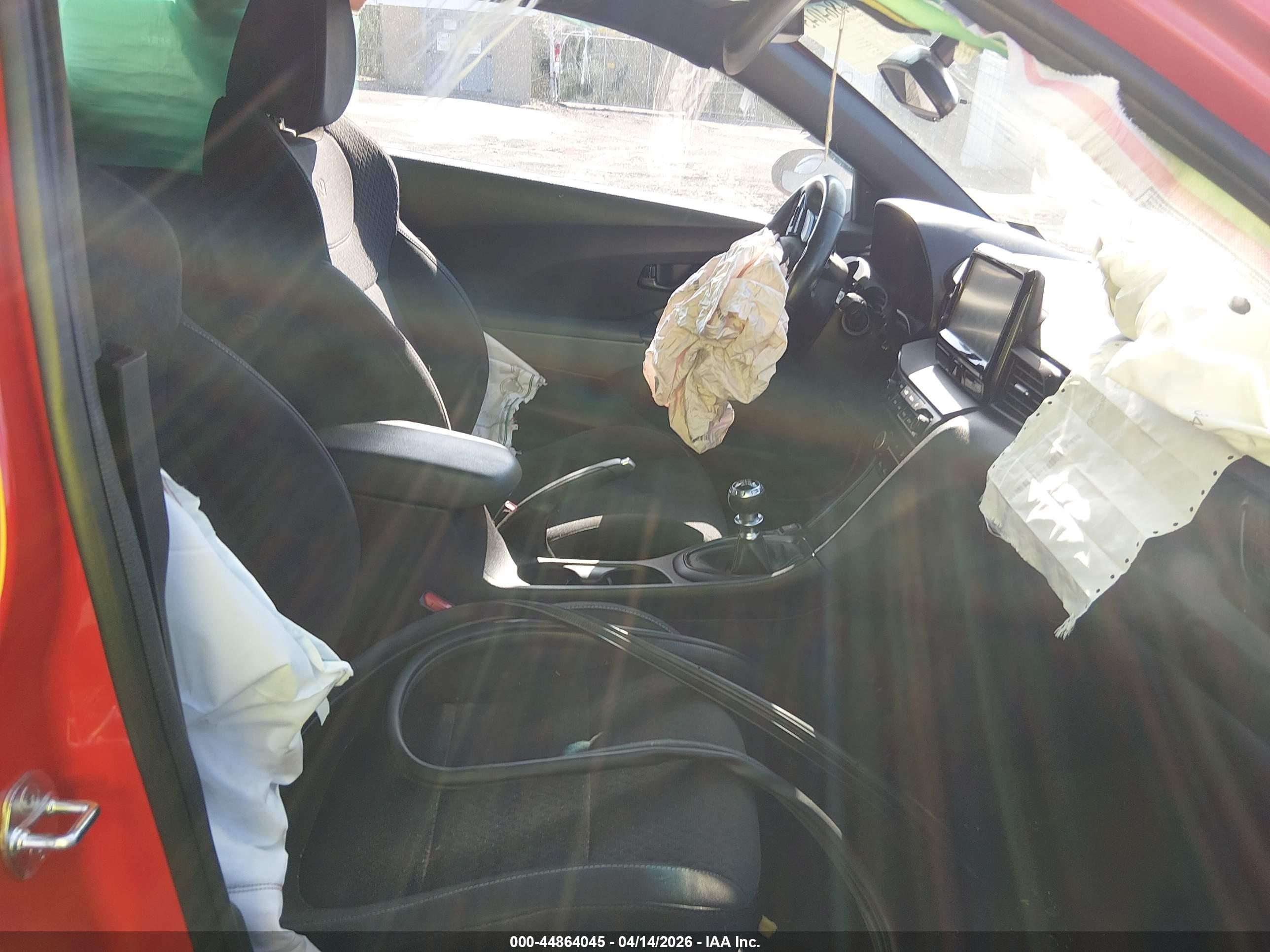 HYUNDAI VELOSTER image 5