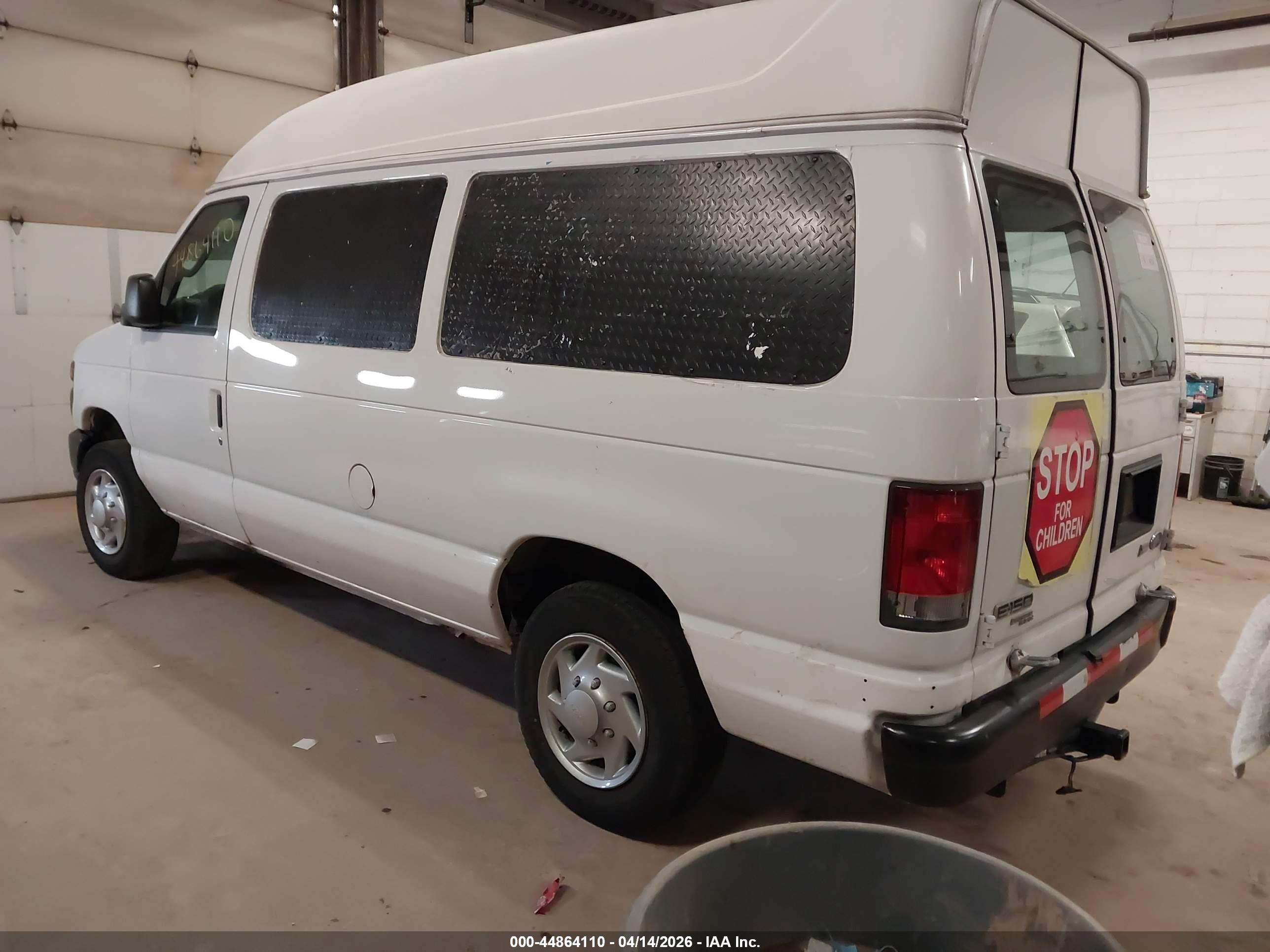 FORD E-150 image 3