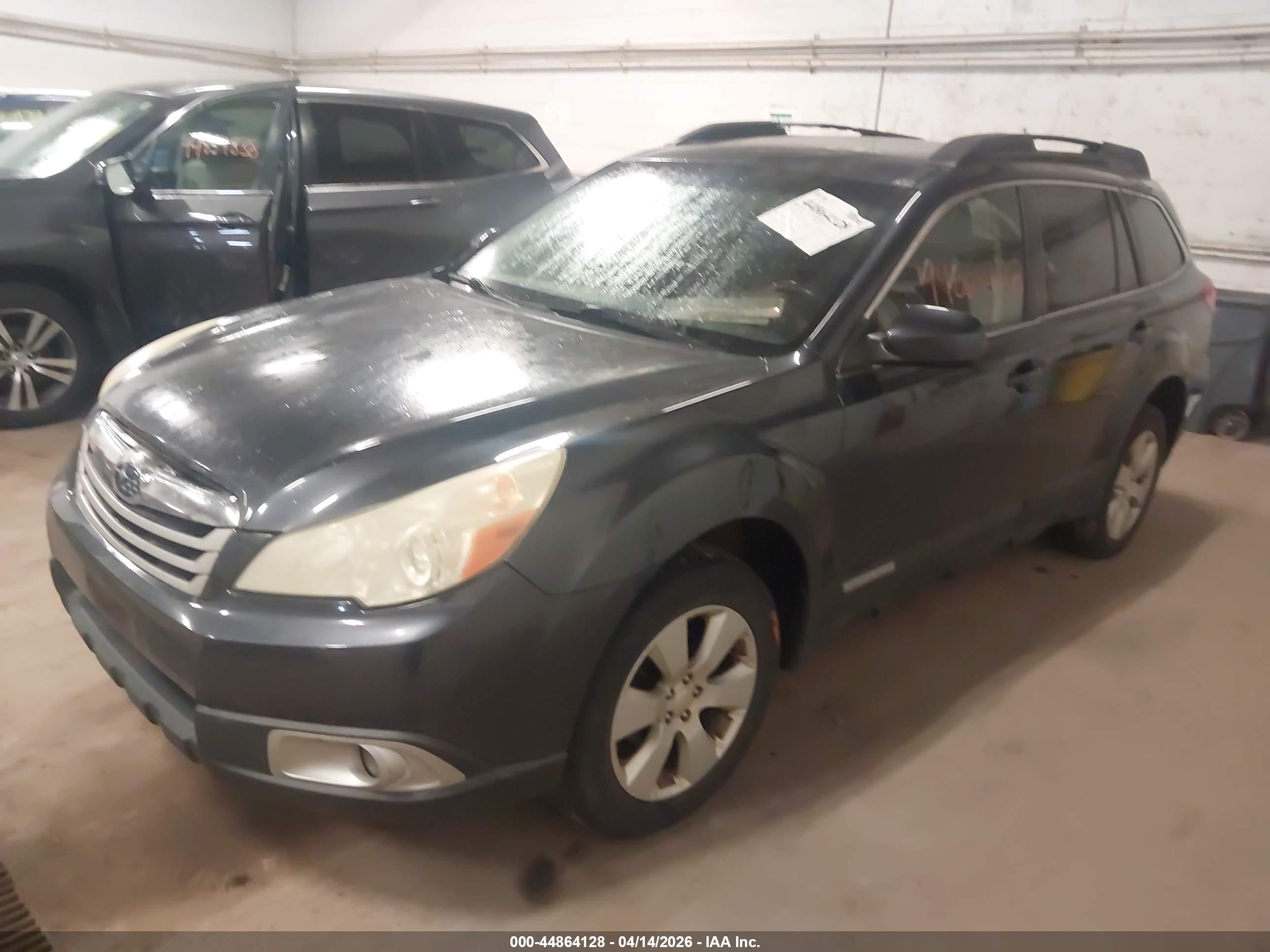 SUBARU OUTBACK image 2