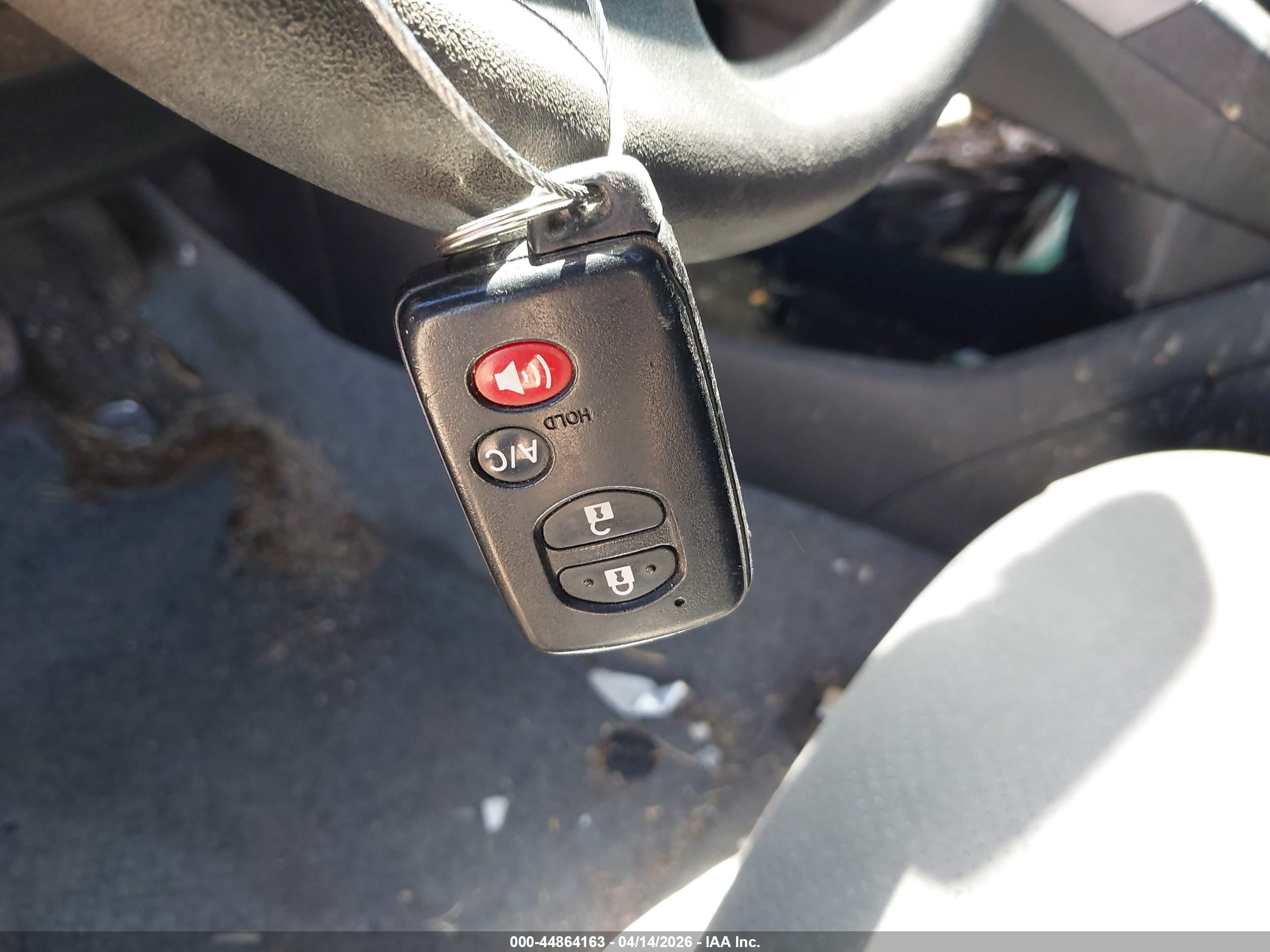 TOYOTA PRIUS image 11