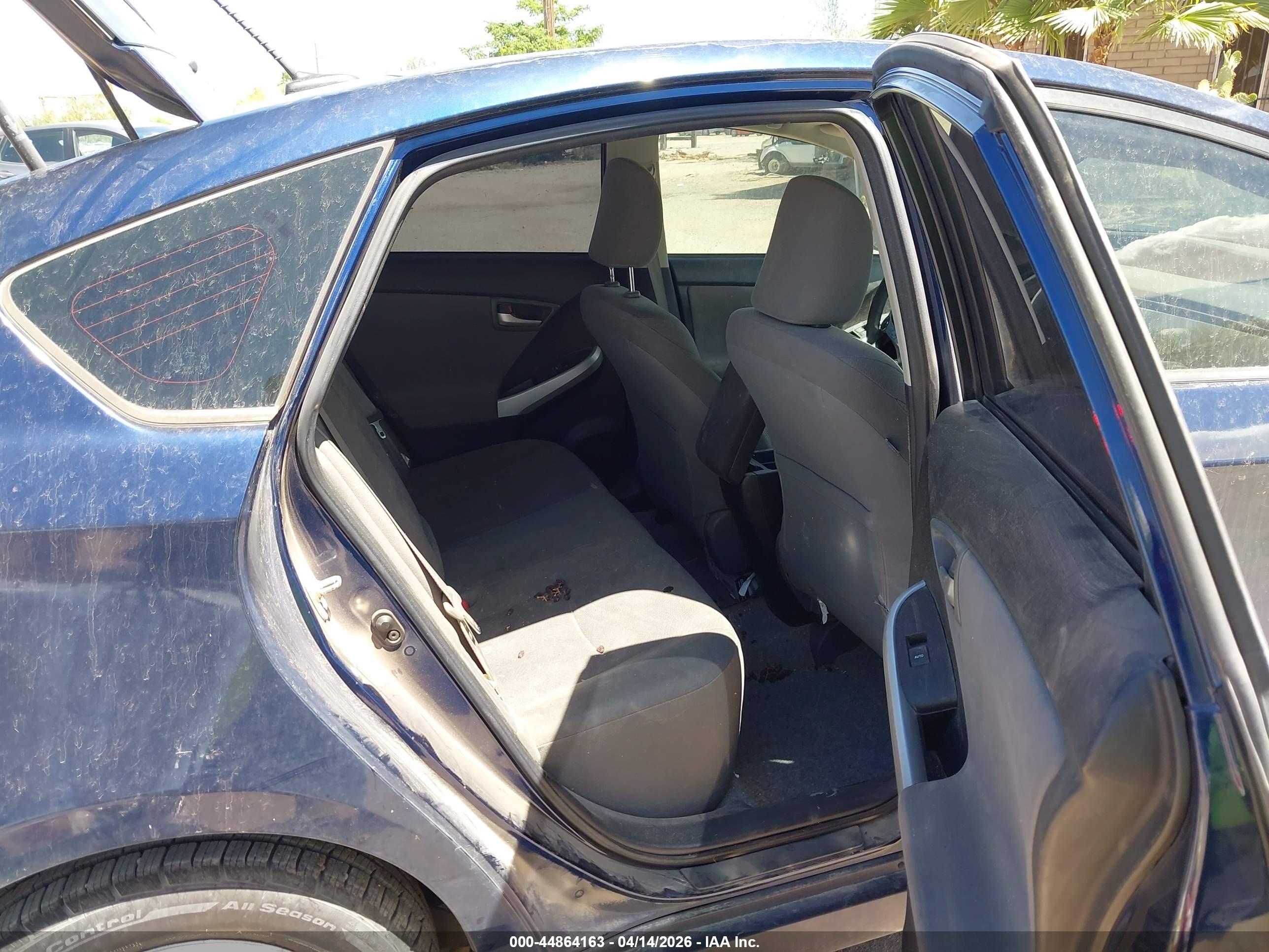 TOYOTA PRIUS image 8