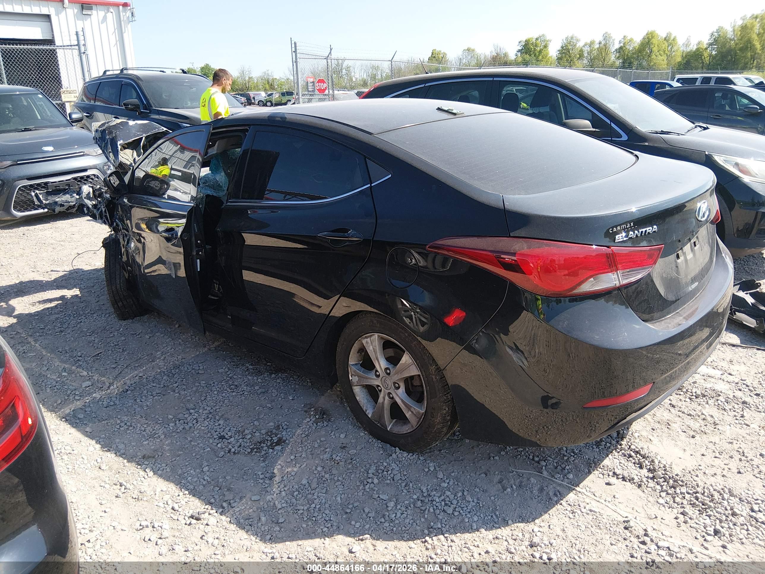 HYUNDAI ELANTRA image 3