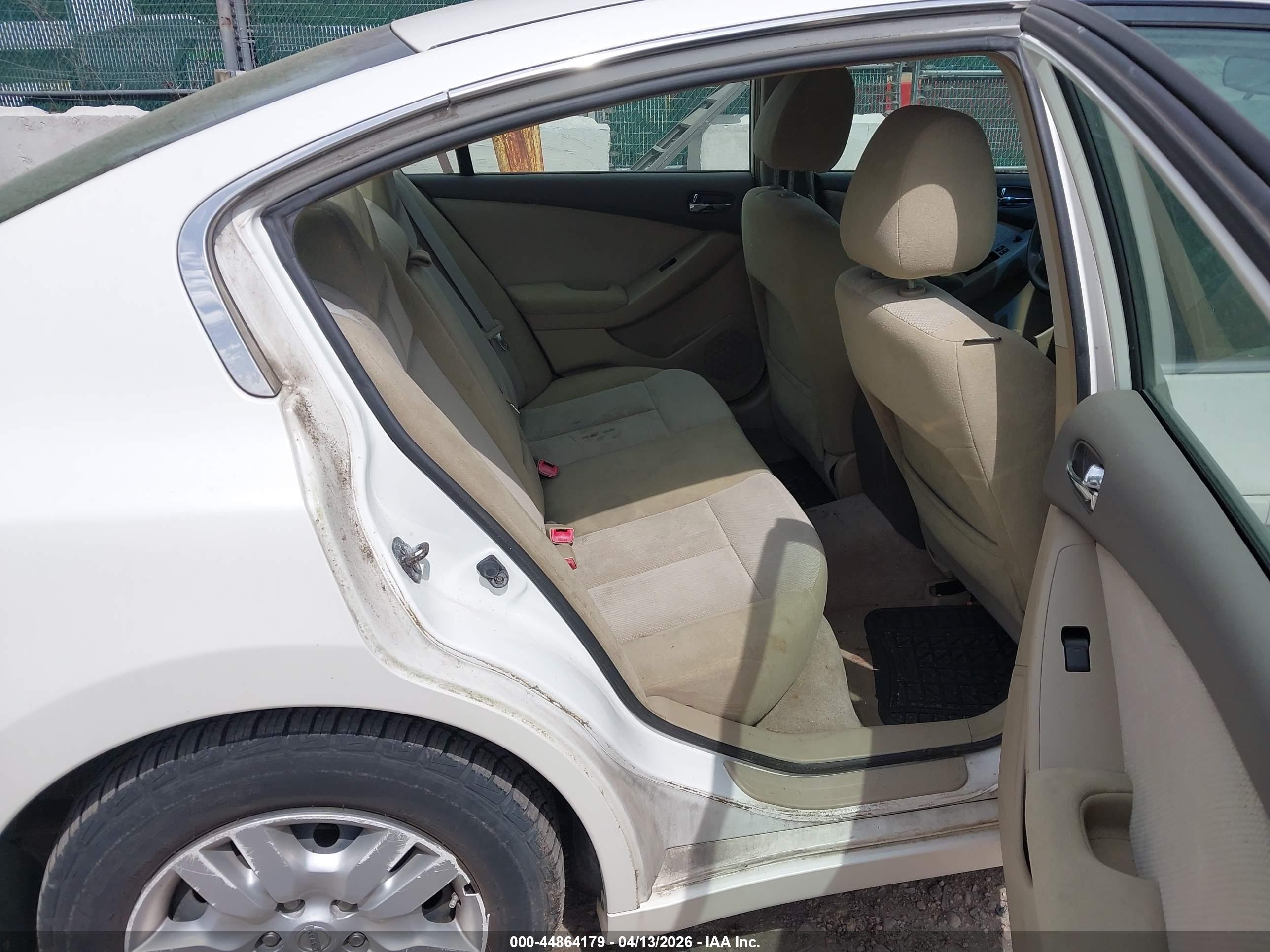 NISSAN ALTIMA image 8
