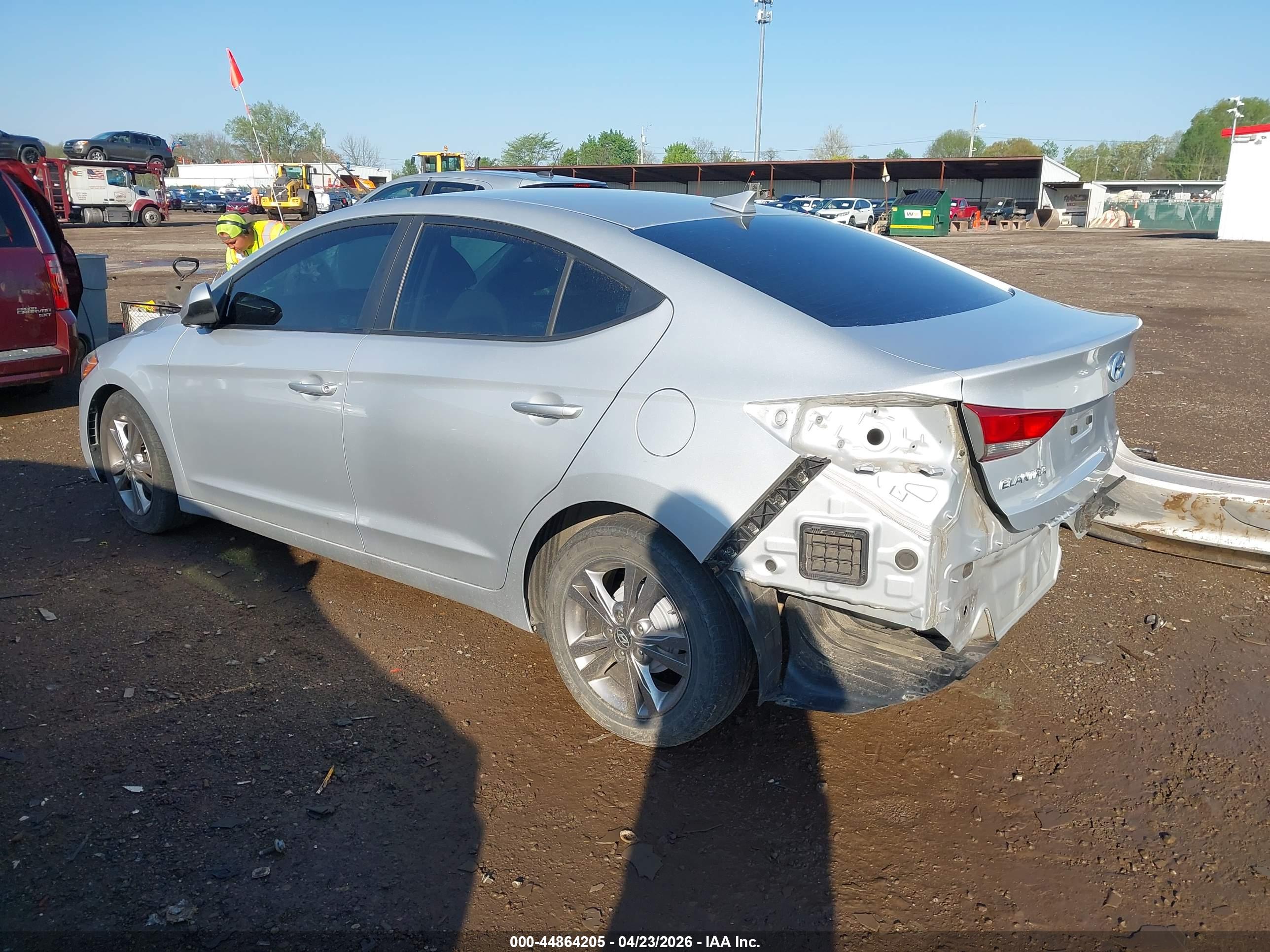 HYUNDAI ELANTRA image 3
