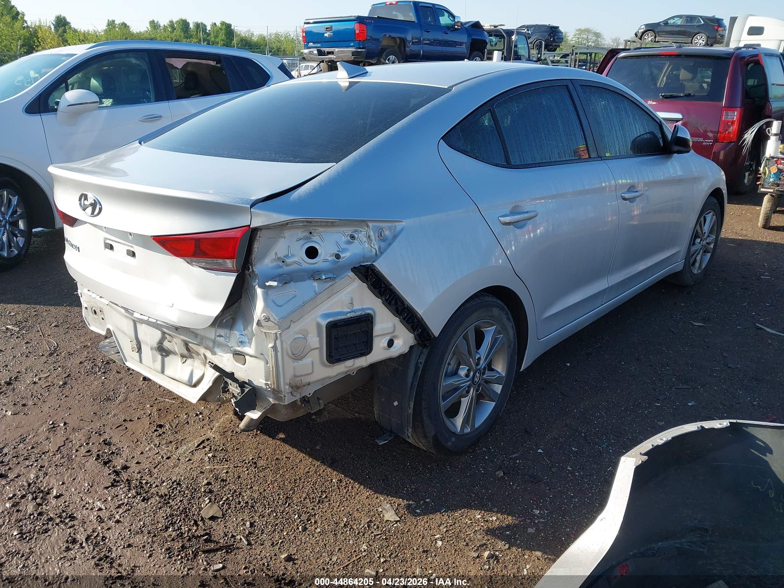 HYUNDAI ELANTRA image 4