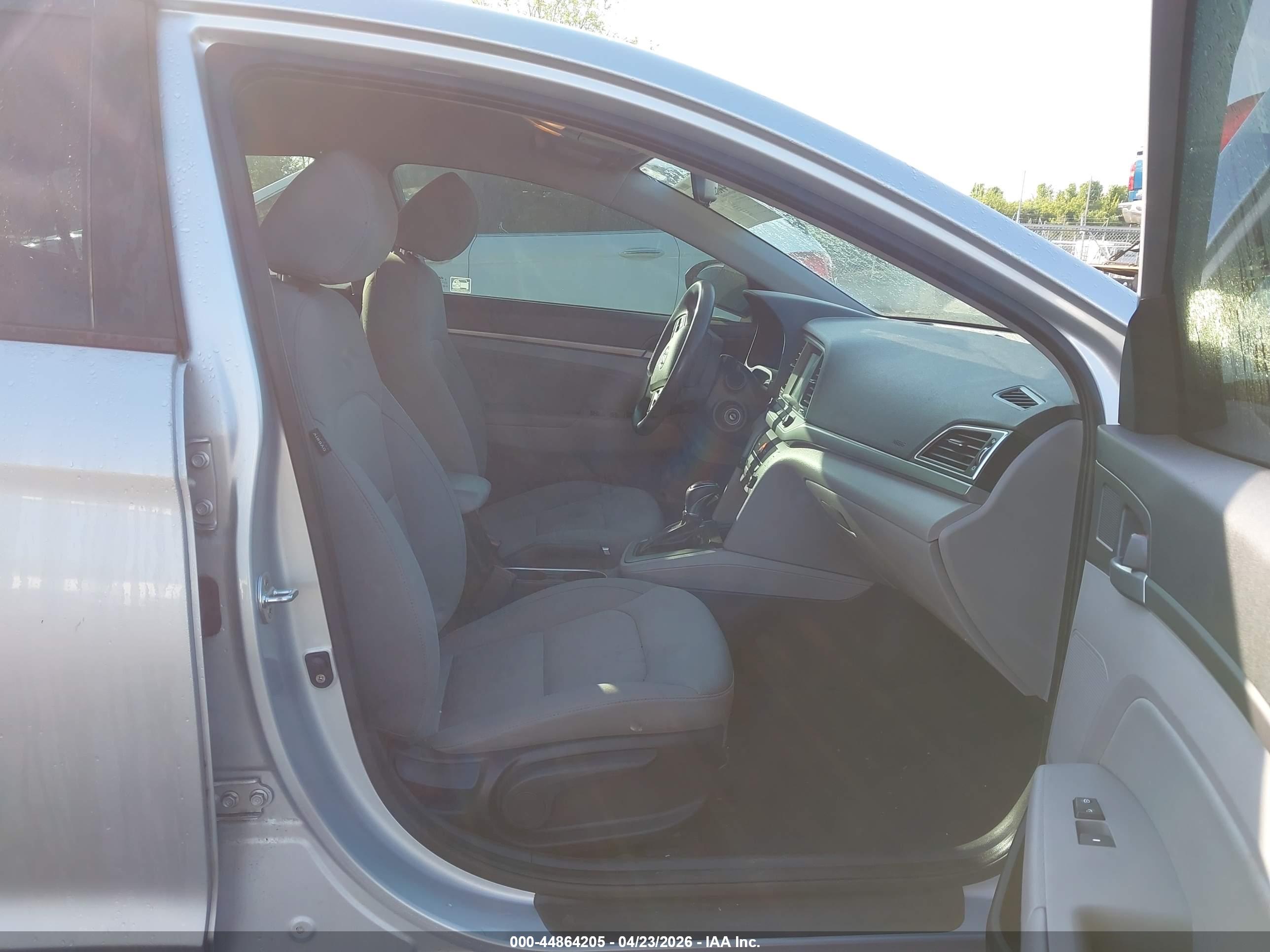 HYUNDAI ELANTRA image 5