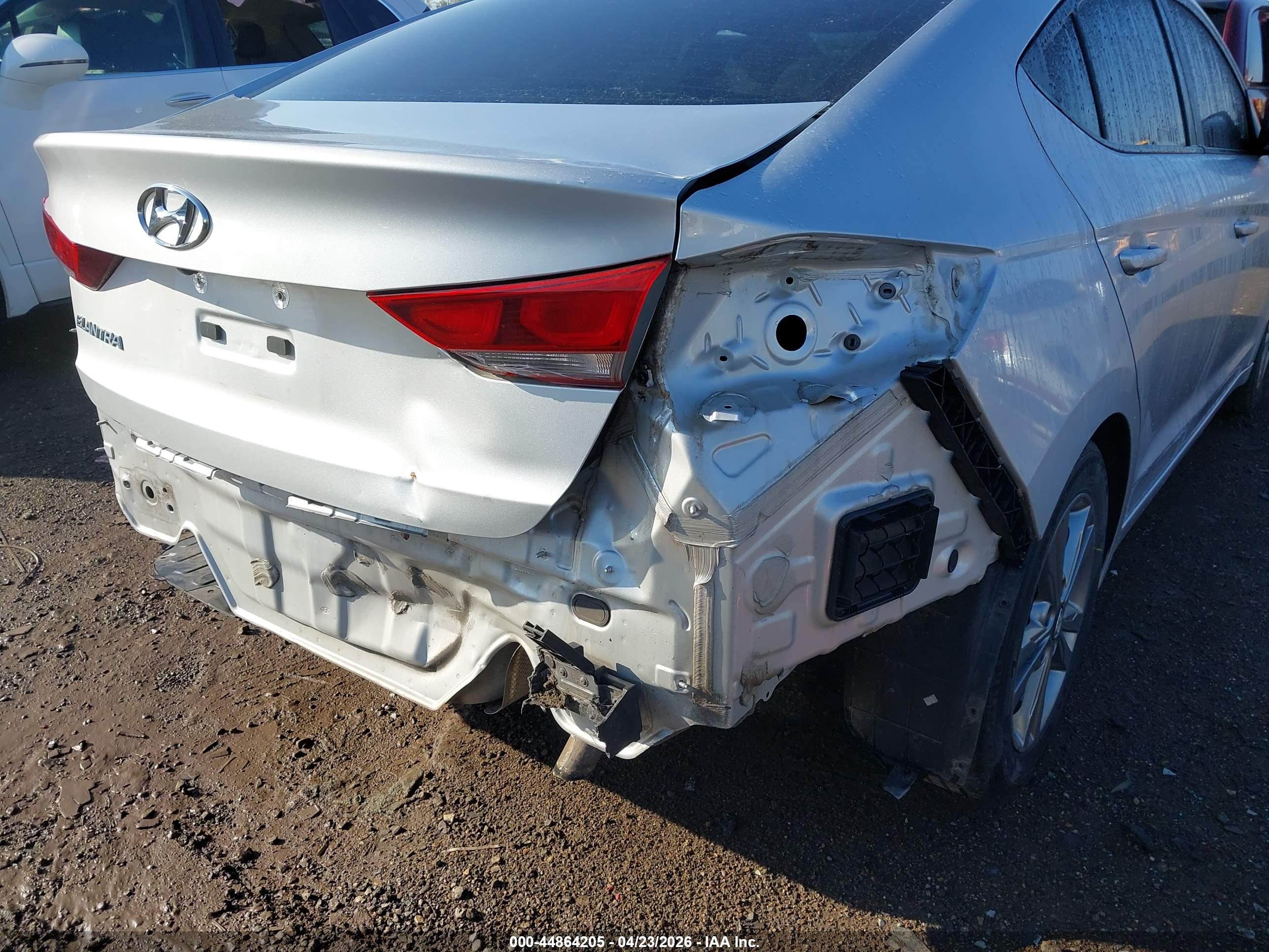 HYUNDAI ELANTRA image 6