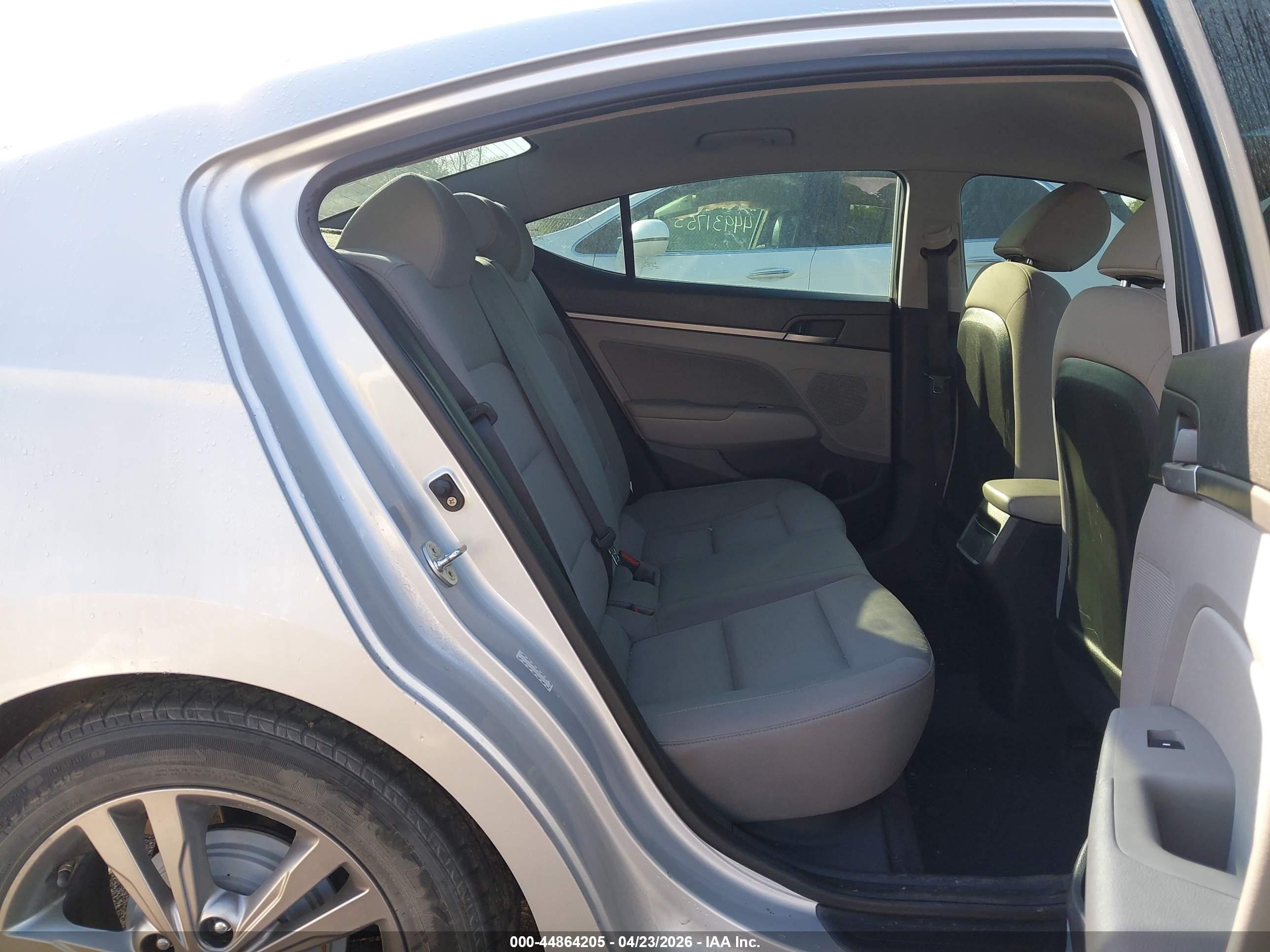 HYUNDAI ELANTRA image 8