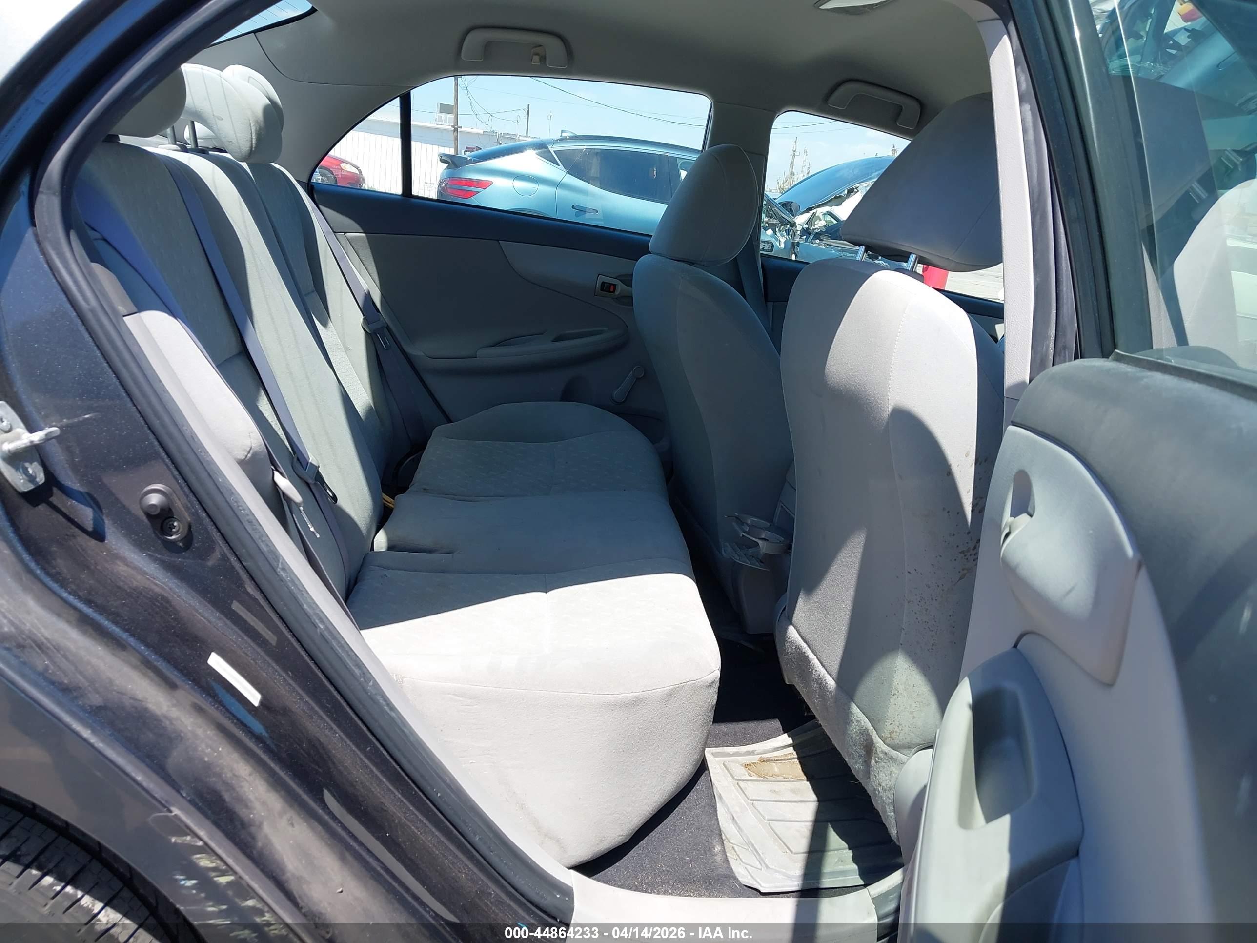 TOYOTA COROLLA image 8